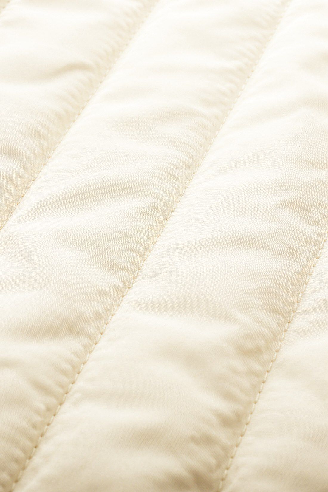 WEB限定お買い得商品|IEDIT[イディット]　ロングシーズン着まわし便利な3-WAYアイボリーコートセット|薄くて軽くて暖かなキルティングコートは、一枚でもコートとして着られる本格仕様。デザインは、ノーカラーコートに合わせて調整しているので、重ねた時もベストなバランスで着られます。