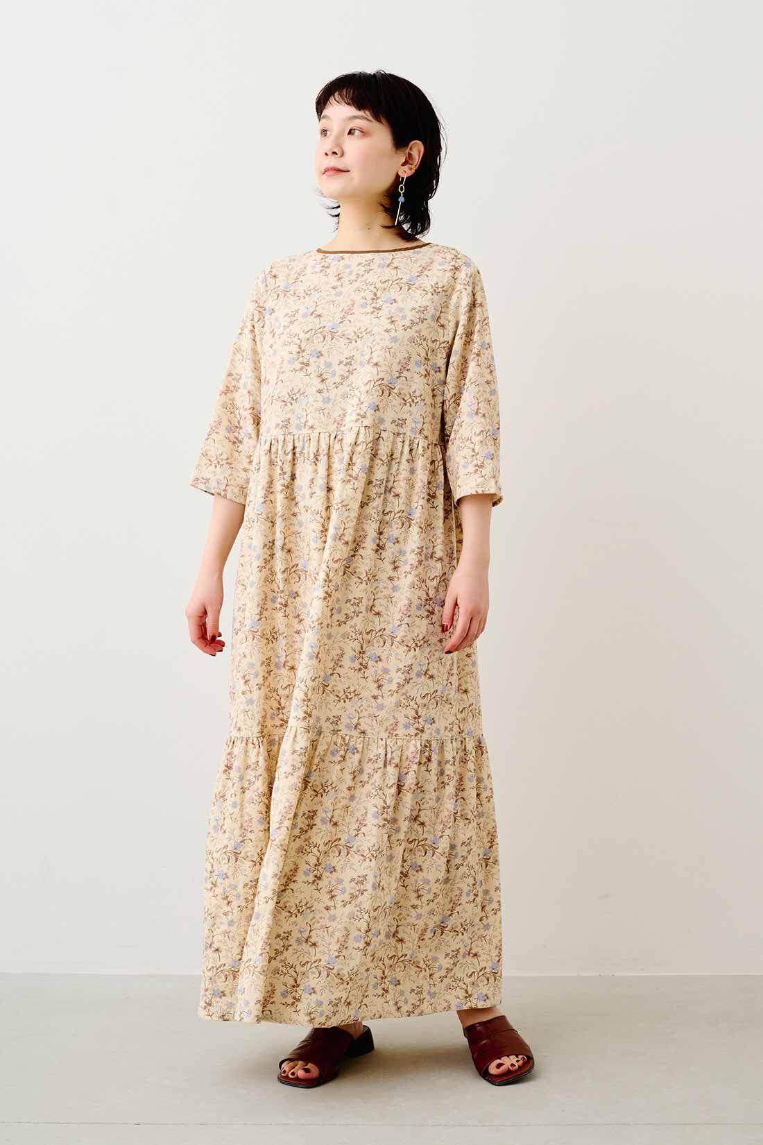 WEB限定お買い得商品|MEDE19F　ミュルーズモダン〈「ミュルーズ染織美術館」アーカイブコレクション〉 ワイルドフラワーモチーフワンピース〈ベージュ〉|モデル身長：157cm　着用サイズ：M