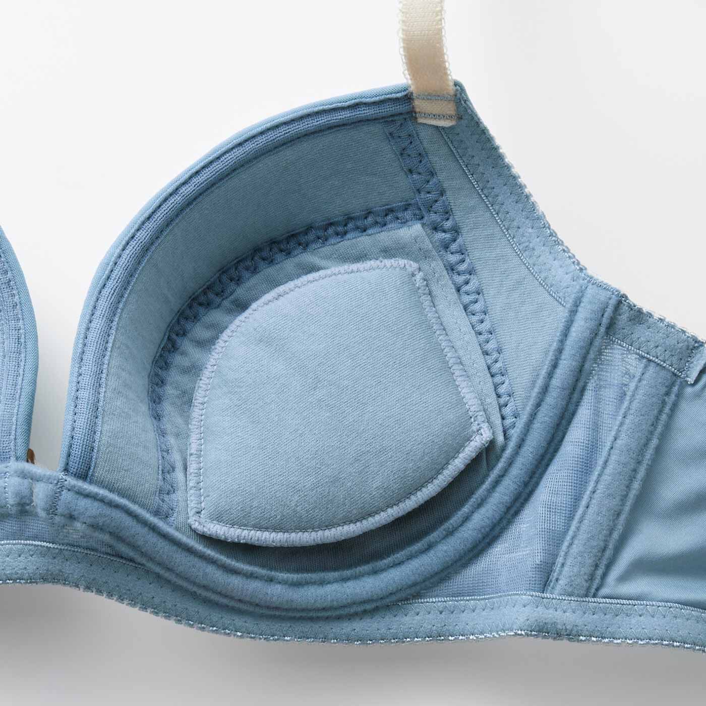 WEB限定お買い得商品|おしゃれなのに透けにくい 肌に溶け込む絶妙カラー 洗練印象ブラ＆ショーツ〈アプリコット〉|取り外し可能なふんわりパッドでほどよくボリュームアップ。サイドボーンが横流れをガードし、L字型ワイヤーでバストを自然に中央へ。 ※お届けするカラーとは異なります。