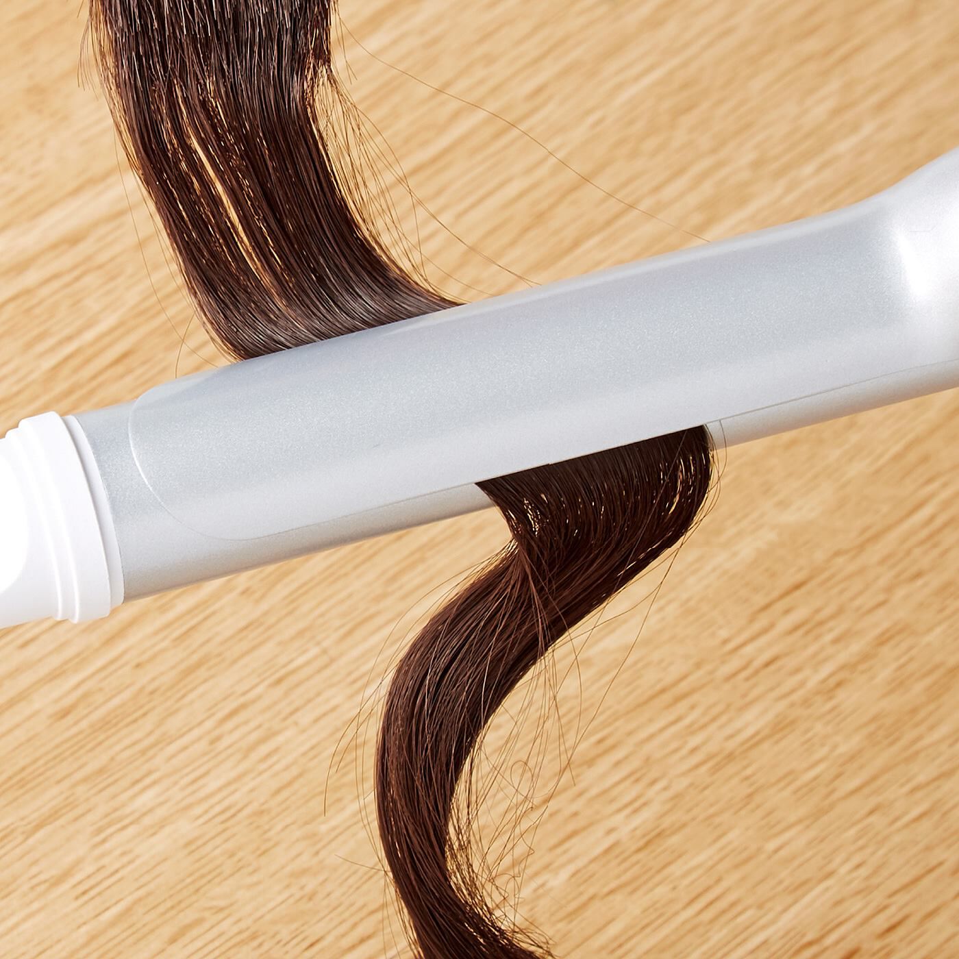 WEB限定お買い得商品|おくれ毛でこなれ感のあるヘアスタイルに変身！　ウィッグ付き白髪隠しヘアターバン|ウィッグは耐熱素材だからヘアアイロンでカールの度合いを調節できます。