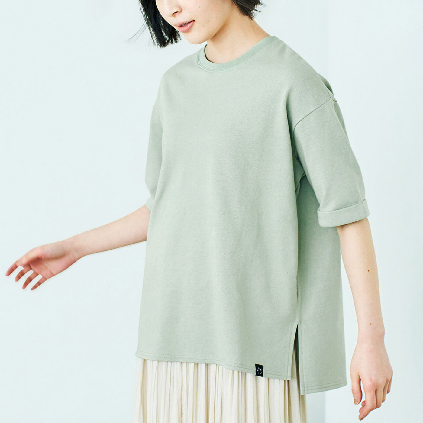 Real Stock|Live love cotton（R）プロジェクト　el:ment　オーガニックコットン100％　日本の伝統色を愉（たの）しむ　きれい見えトップス〈水浅黄（みずあさぎ）〉|モデル身長161cm/サイズM着用