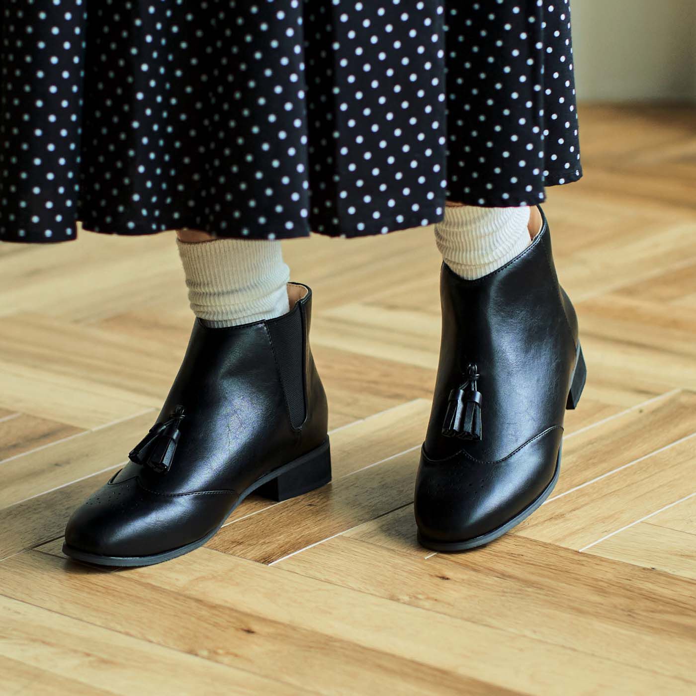 Real Stock|el:ment　伝統を愉（たの）しむウィングチップ 側面ゴムで脱ぎ履きしやすい 晴雨兼用シューズ〈ブラック〉