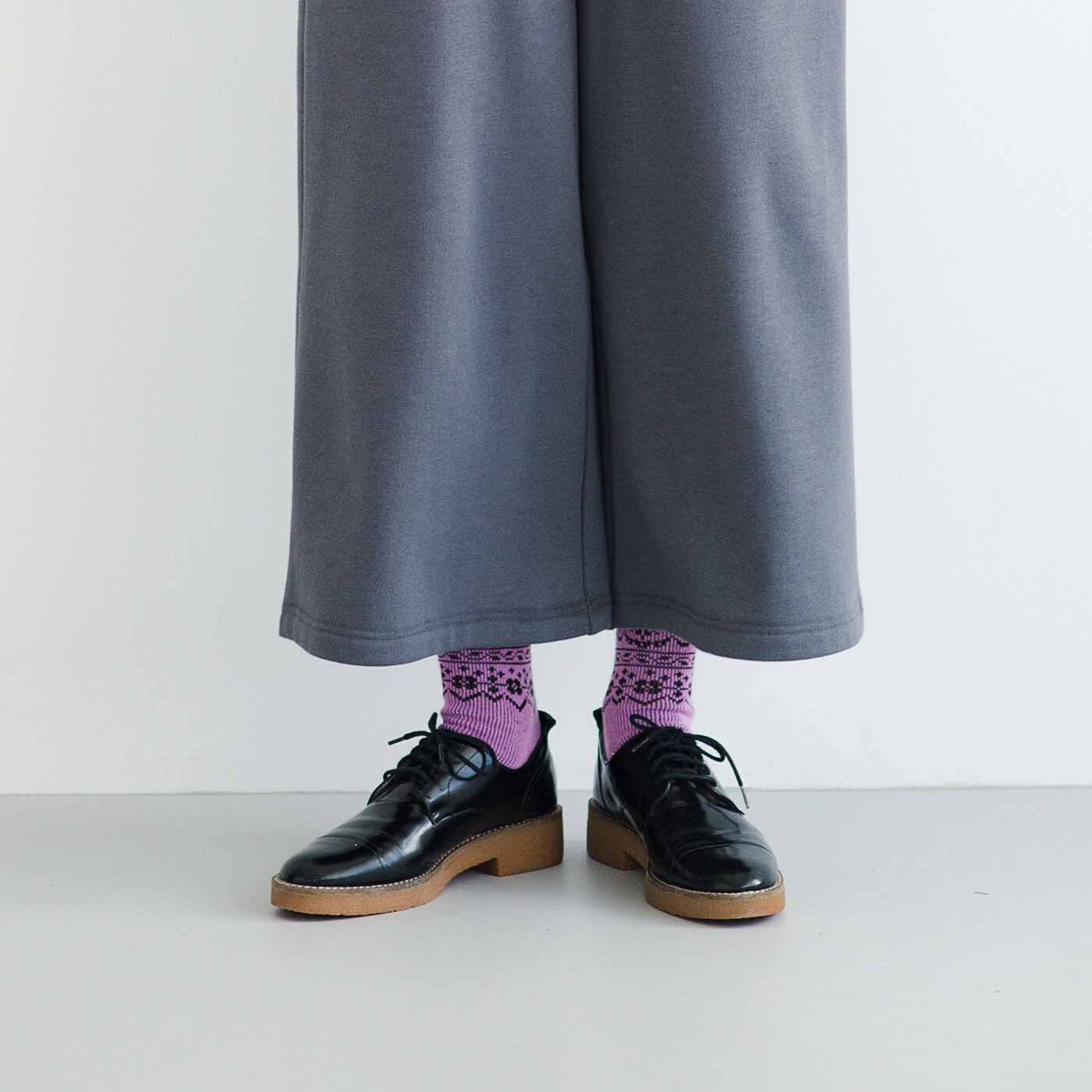 Real Stock|フラウグラット　憧（あこが）れのサジュー　ジャカード編みでつくった　クロスステッチのような華やかな靴下|コーディネートのアクセントに。