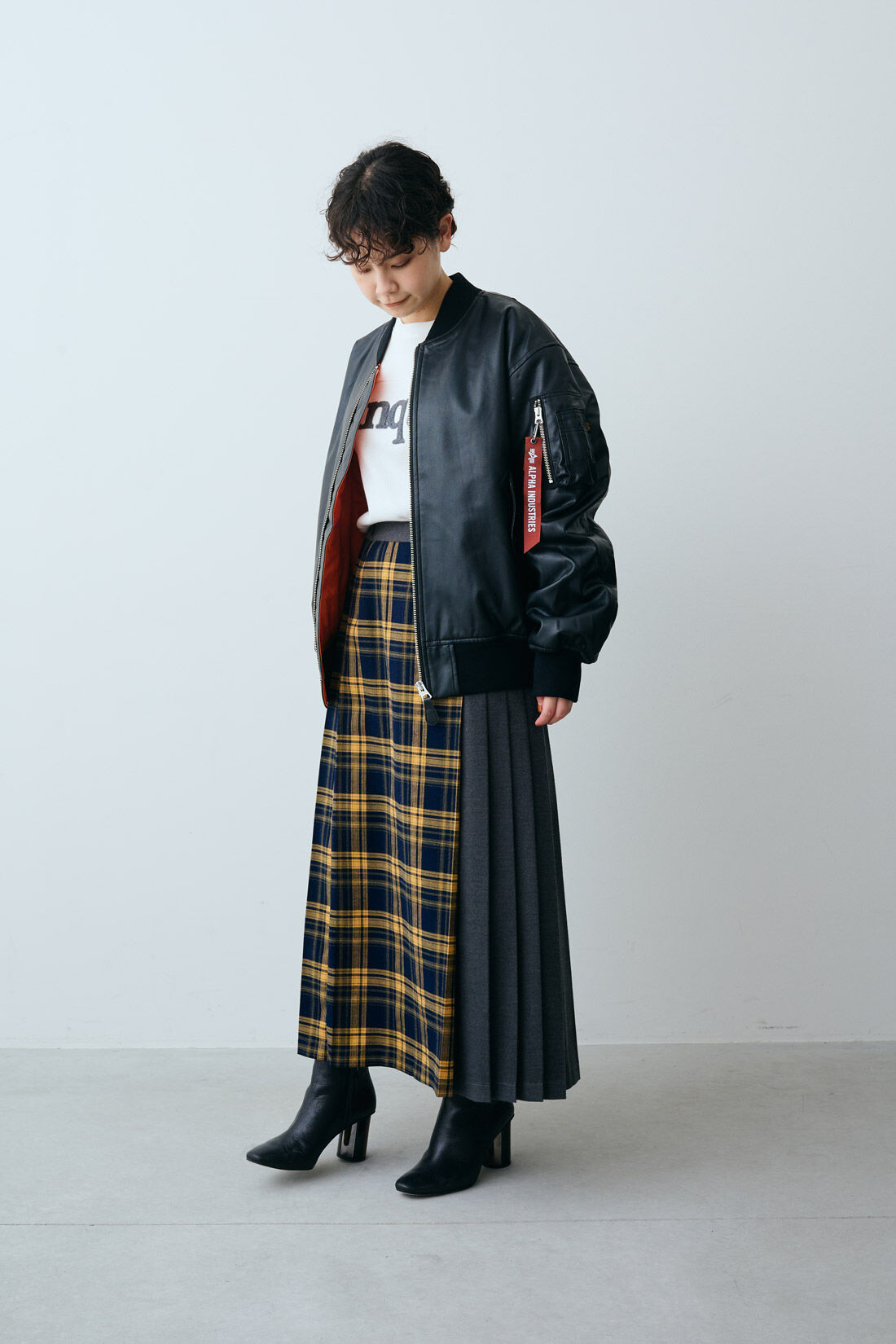 Real Stock|MEDE19F 〈SELECT〉【Alpha Industries】フェイクレザー MA-1|1.ブラック　モデル身長：157cm