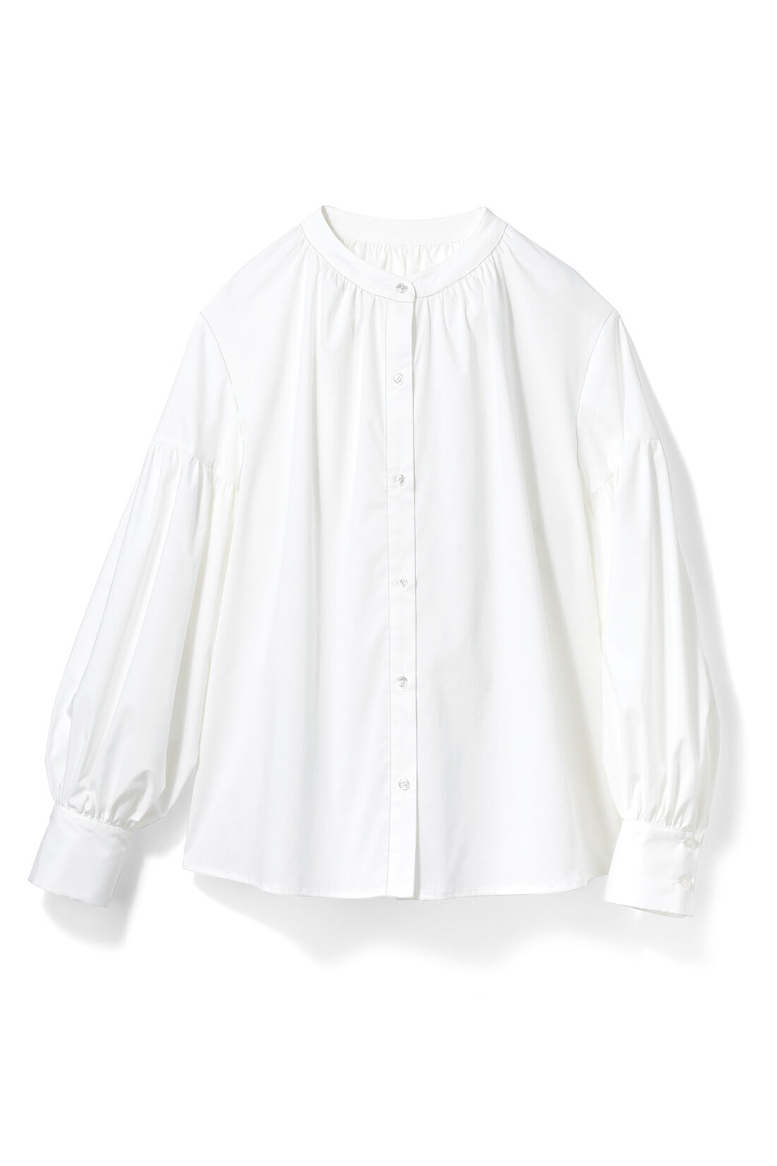 Real Stock|IEDIT[イディット] パールで好印象に着映えする こなれ3点セット|バンドカラーで顔まわりはすっきりと。二の腕あたりで切り替えた、たっぷりギャザーのボリューム袖で、一枚でも着映えします。