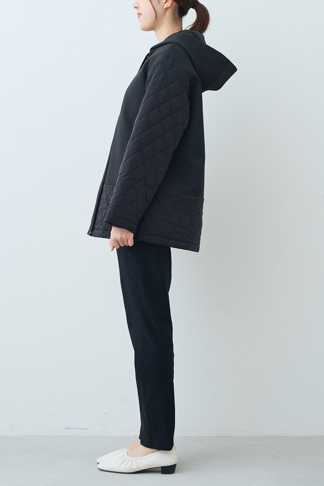 Real Stock|IEDIT[イディット]　すっきり着られるダンボール素材&times;キルティングの上品切り替えコート〈ブラック〉|モデル身長：167cm　着用サイズ：M