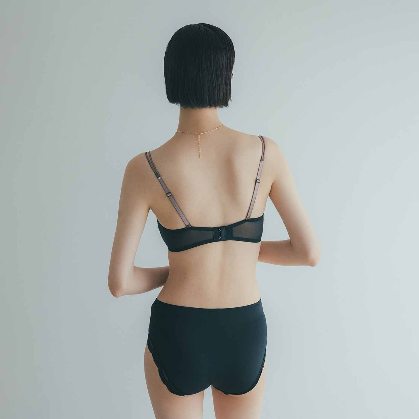 Real Stock|迷える大人に黒の魔法 遊び心と個性を宿した ノンワイヤーブラ＆ショーツ〈サテンブラック〉