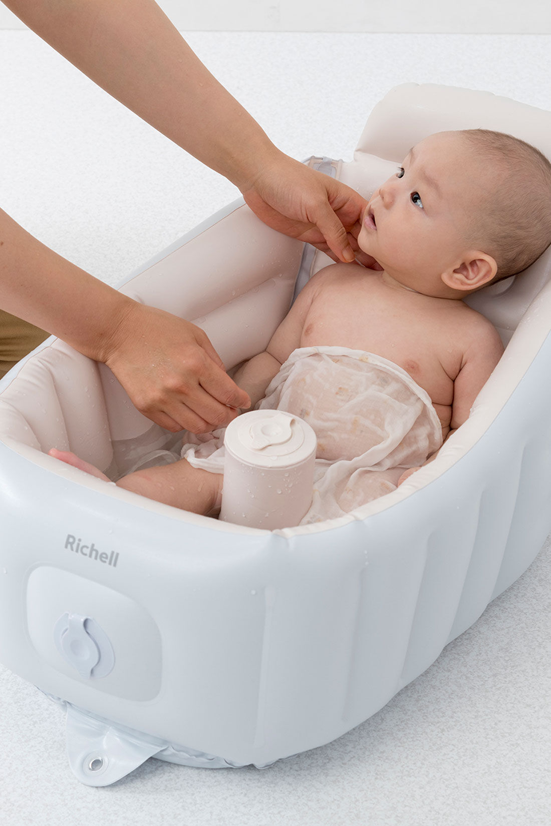 realstock [リアルストック]（Express BOX）|【3～10日でお届け】［Mama select］Richell　ふかふか ベビーバス ステップアップ〈ライトグレー〉