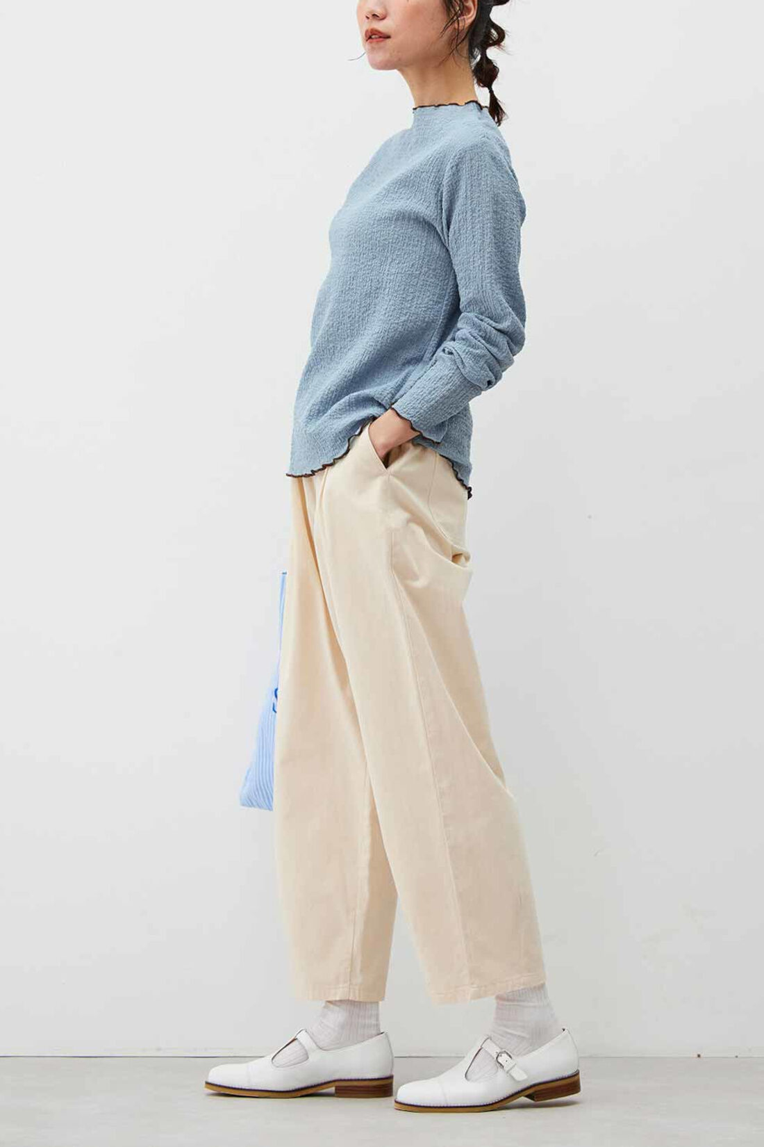 Real Stock|リブ イン コンフォート  シルエットにこだわった ちょうどいい大人のワイドパンツ〈アイボリー〉