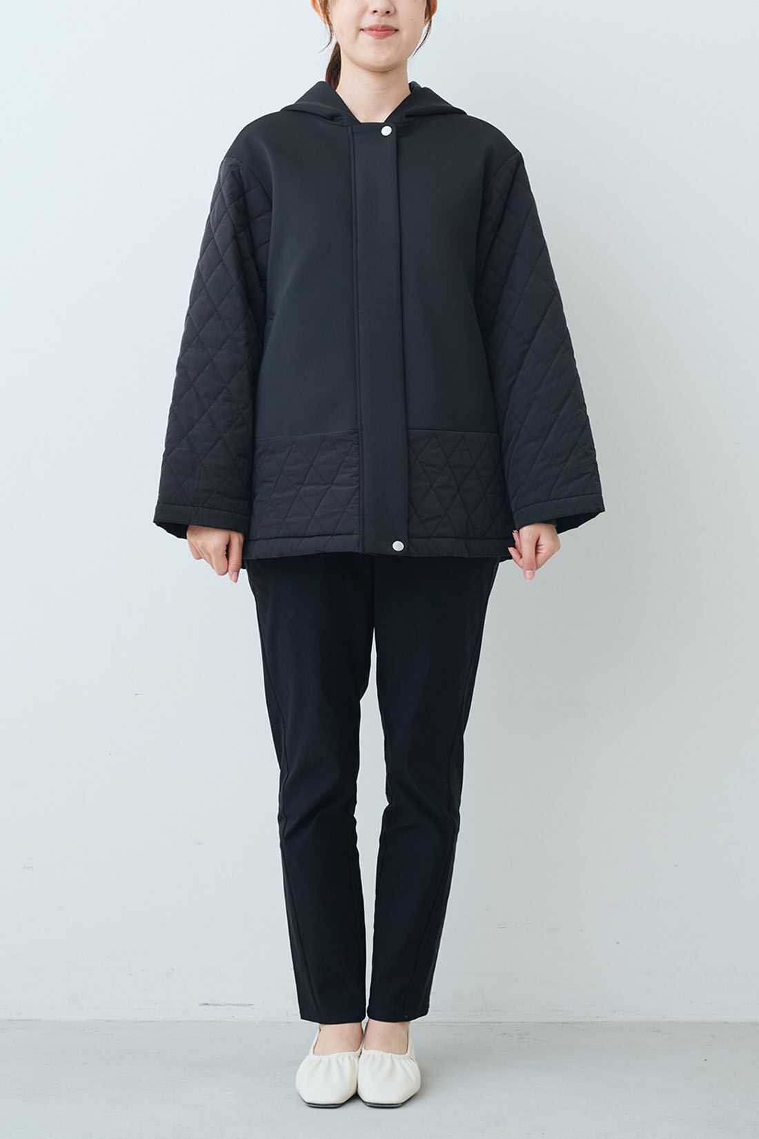 Real Stock|IEDIT[イディット]　すっきり着られるダンボール素材&times;キルティングの上品切り替えコート〈ブラック〉|モデル身長：167cm　着用サイズ：M