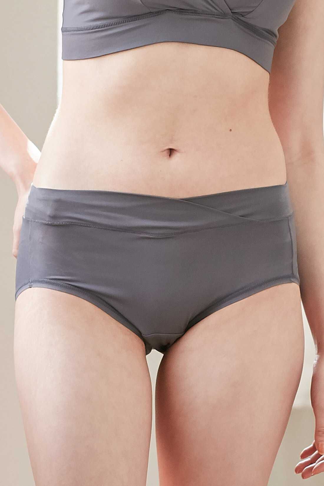 Real Stock|【3～10日でお届け】［Mama select］産前・産後使える　接触冷感ショーツ〈チャコール〉|テロンとした伸びやかな生地で快適