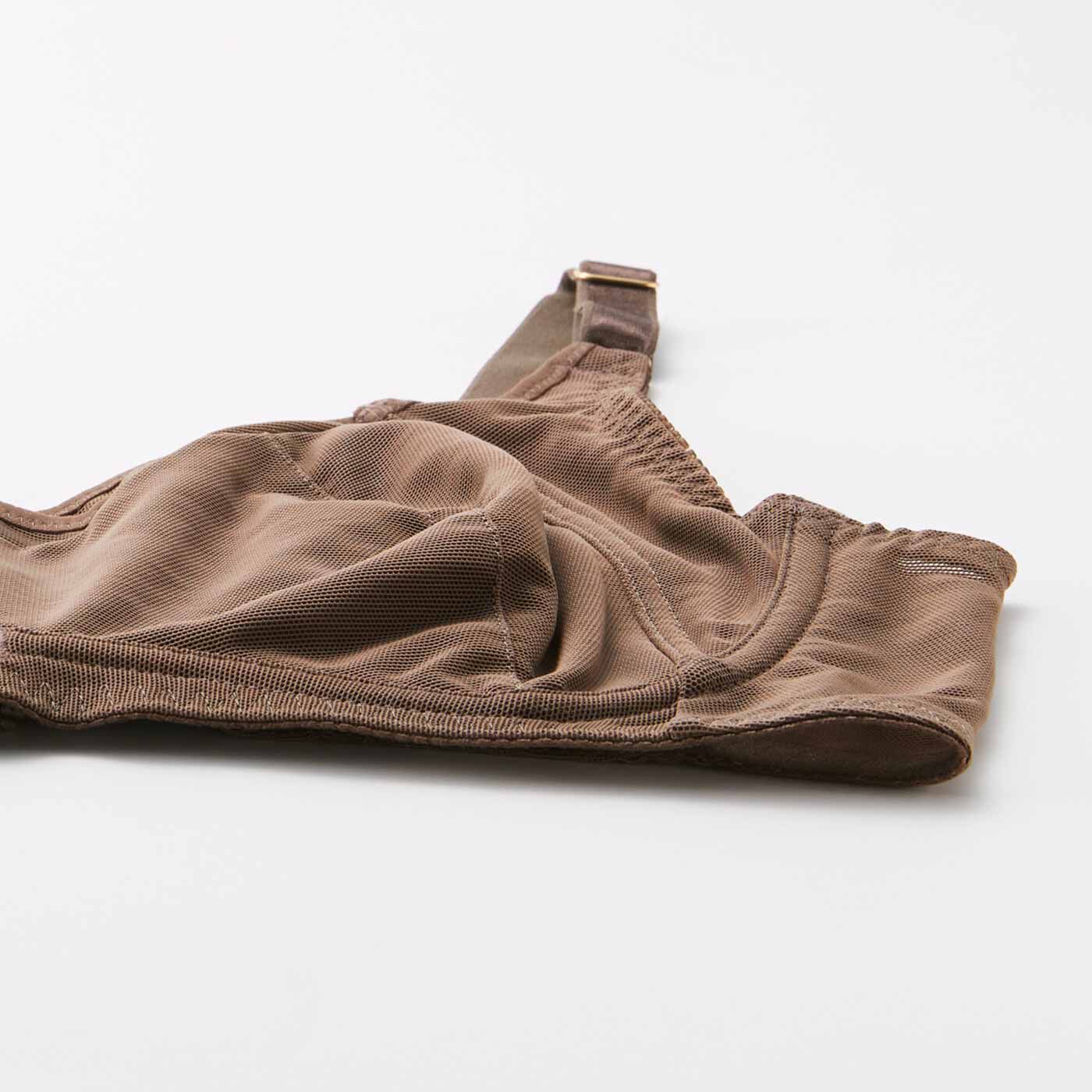 Real Stock|大きい胸さんのためのL字ワイヤーでバストラインをキープ ボリュームおさえてフラットブラ〈ブラック〉|薄さにこだわり、軽くてらくな着け心地。　※お届けするカラーとは異なります。