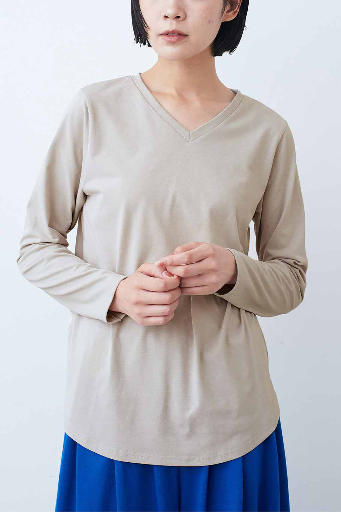 Real Stock|IEDIT[イディット]　大人にふさわしい日本製 ていねいに仕立てたクワトロセブン（TM） Vネックカットソー〈ブラック〉|これは参考画像です。お届けするカラーとは異なります。