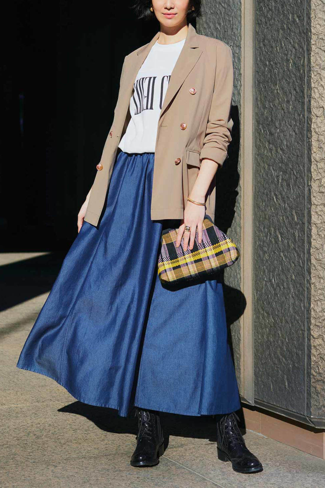 Real Stock|IEDIT[イディット]　接触冷感・UVケア つややかなライトオンスデニムのフレアーロングスカート〈ネイビー〉