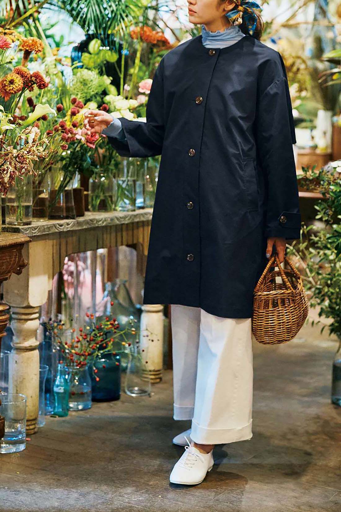 Real Stock|シロップ.　アンブレラヨークがひらり　撥水（はっすい）加工の軽やかノーカラーコート〈ダークネイビー〉