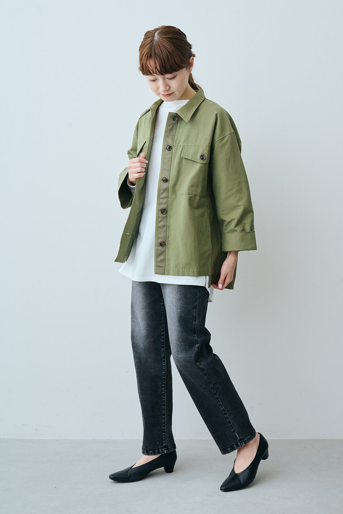 Real Stock|IEDIT[イディット]　ワークな表情に女っぽさが香る　シルエットチェンジできるオーバーサイズジャケット〈カーキ〉|モデル身長：163cm　着用サイズ：M