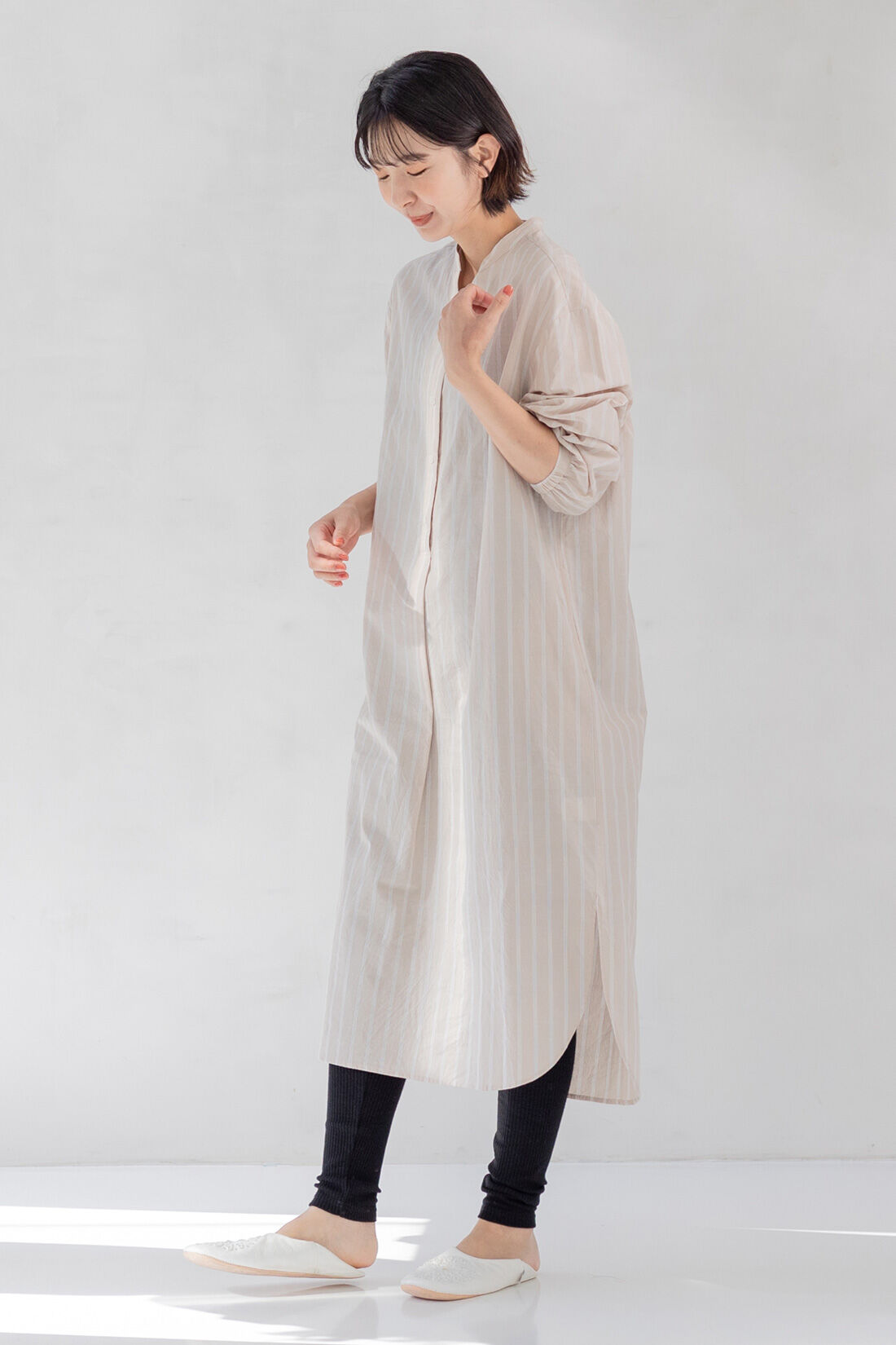 Real Stock|【3〜10日でお届け】Moredde　マタニティから産後も使える　ママによりそうワンピースパジャマ〈ベージュストライプ〉|産後もずっと長く着ることができます。