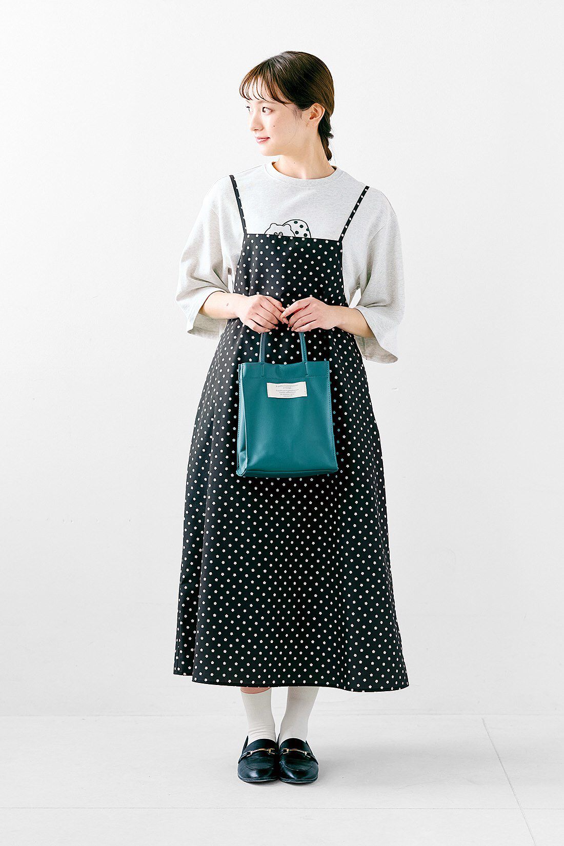 Real Stock|アデリアレトロ&times;シロップ．　フロッキープリントにときめくスウェットトップス〈ズーメイト〉〈ヒョウ〉|身長162cm/Mサイズ着用