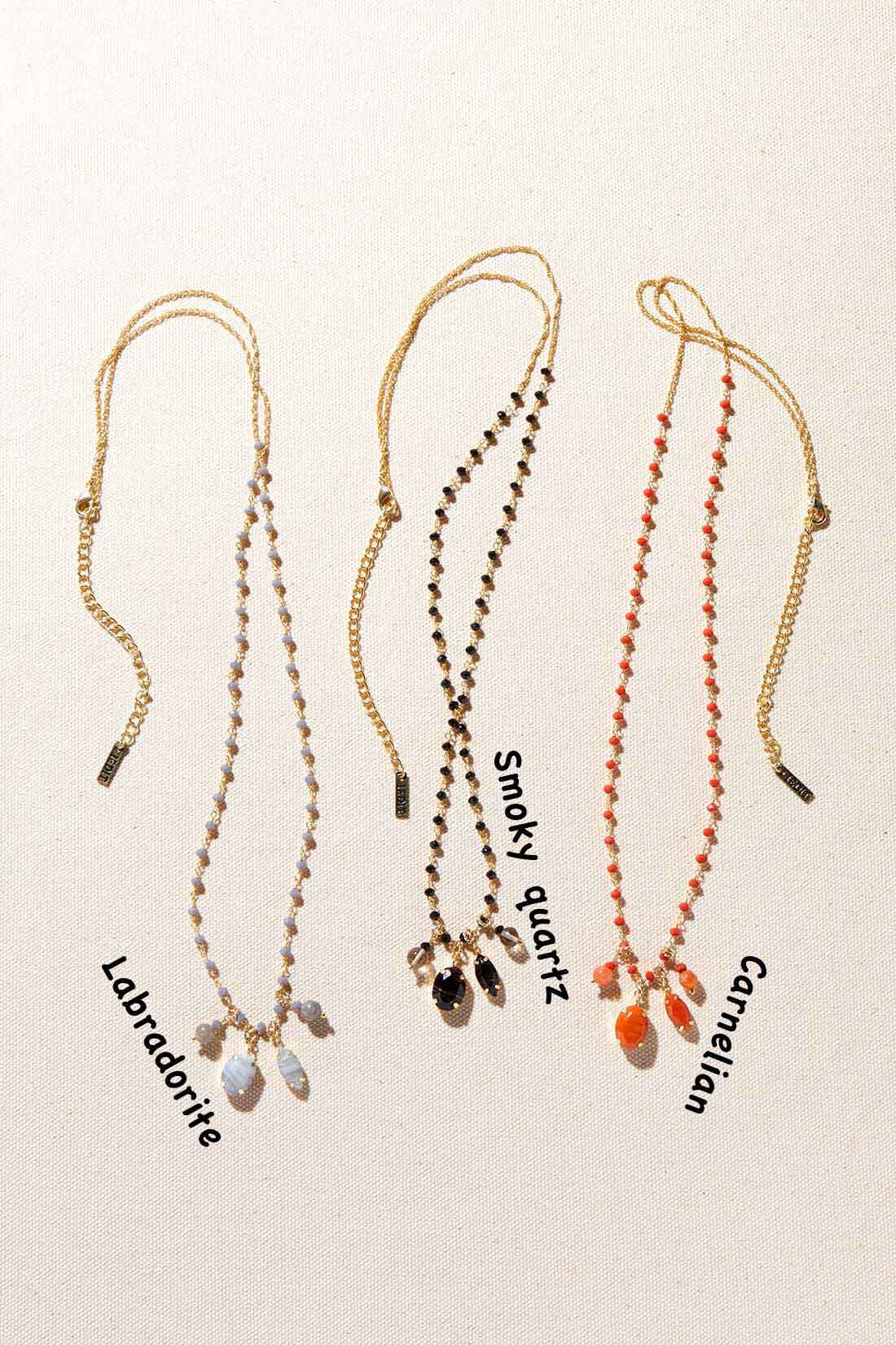 Real Stock|Her smileプロジェクト IEDIT[イディット]　Made in India 天然石とガラスビーズの繊細ロングネックレス〈スモーキークオーツ〉