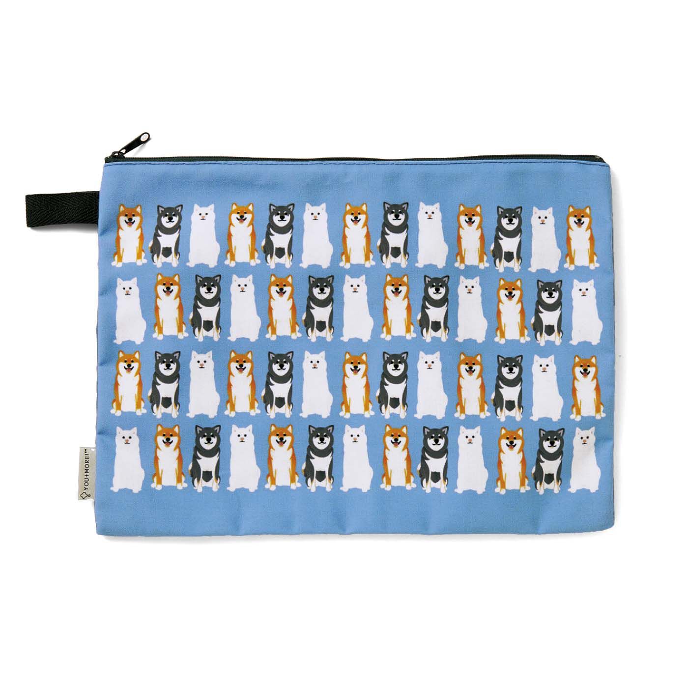Real Stock|YOU＋MORE!　もふもふころりん 柴犬雑貨|48：A4フラットポーチ　縦約23.5cm、横約33cm　テープ長さ約5cm　素材/ポリエステル100％（表生地）、綿100％（裏生地）、アクリル100％（テープ）　（日本製）