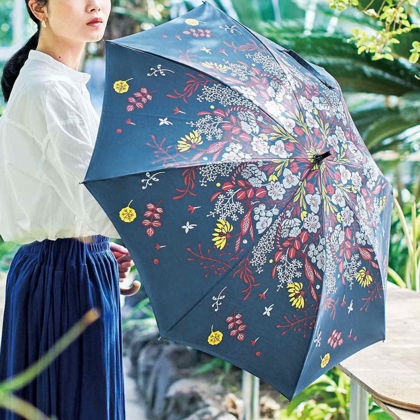 realstock [リアルストック]（Express BOX）|el:ment×山本祐布子　お花のブーケが舞い落ちる 熟練の傘職人さんが作る晴雨兼用傘〈ストーンネイビー〉