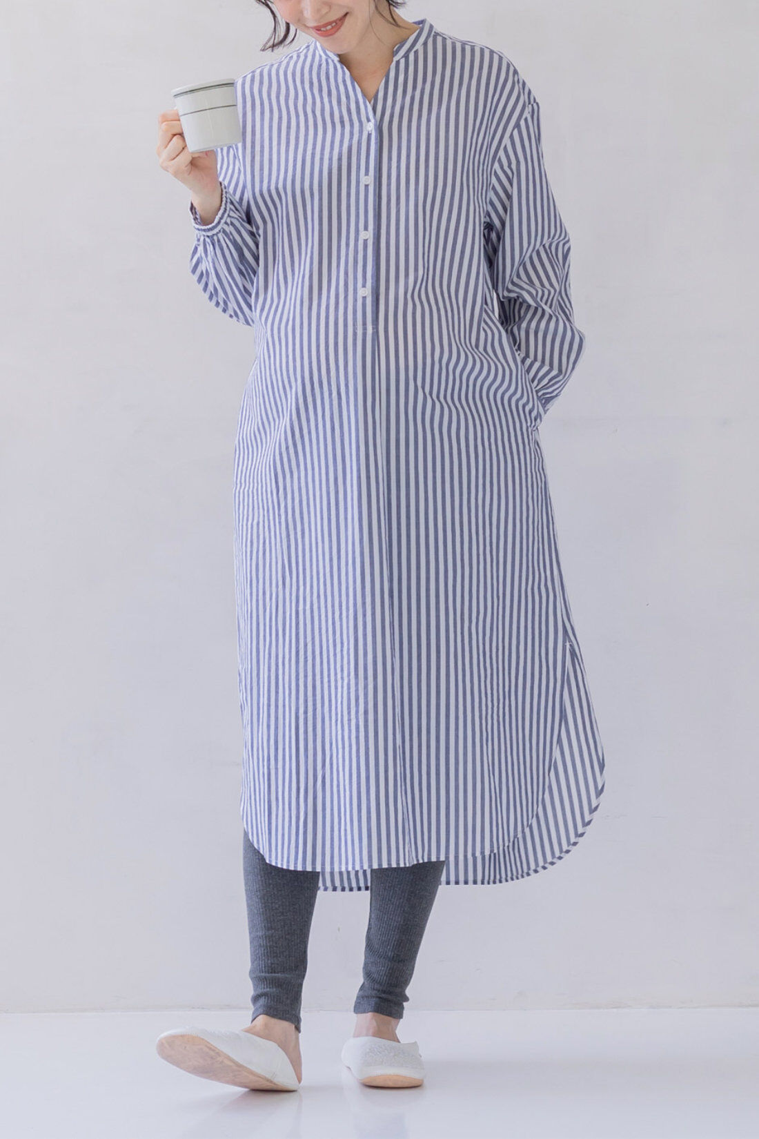 Real Stock|【3〜10日でお届け】Moredde　マタニティから産後も使える　ママによりそうワンピースパジャマ〈ブルーストライプ〉
