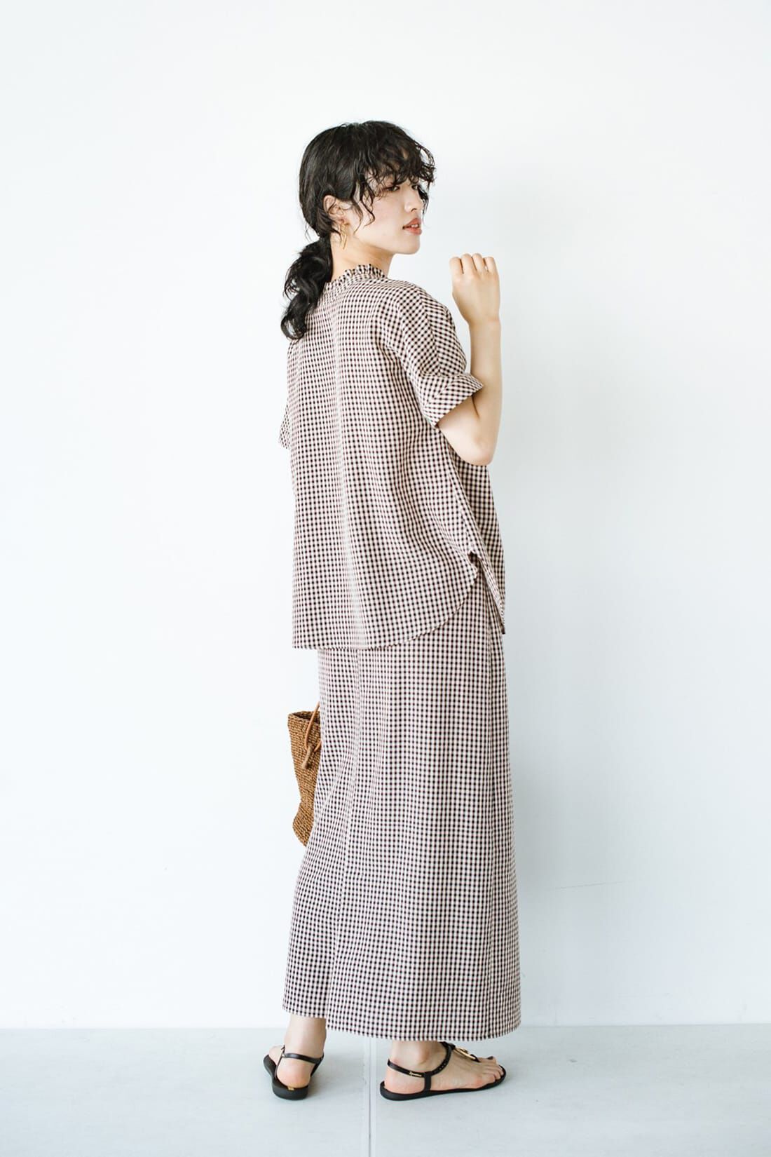 Real Stock|ｈａｃｏ！ 普段にも旅行にも ときめきや思い出を２段階上乗せするＴＷＯ−ＰＩＥＣＥ ｂｙ ＬＯＶＥ＆ＰＥＡＣＥ ＰＲＯＪＥＣＴ〈ベージュ〉