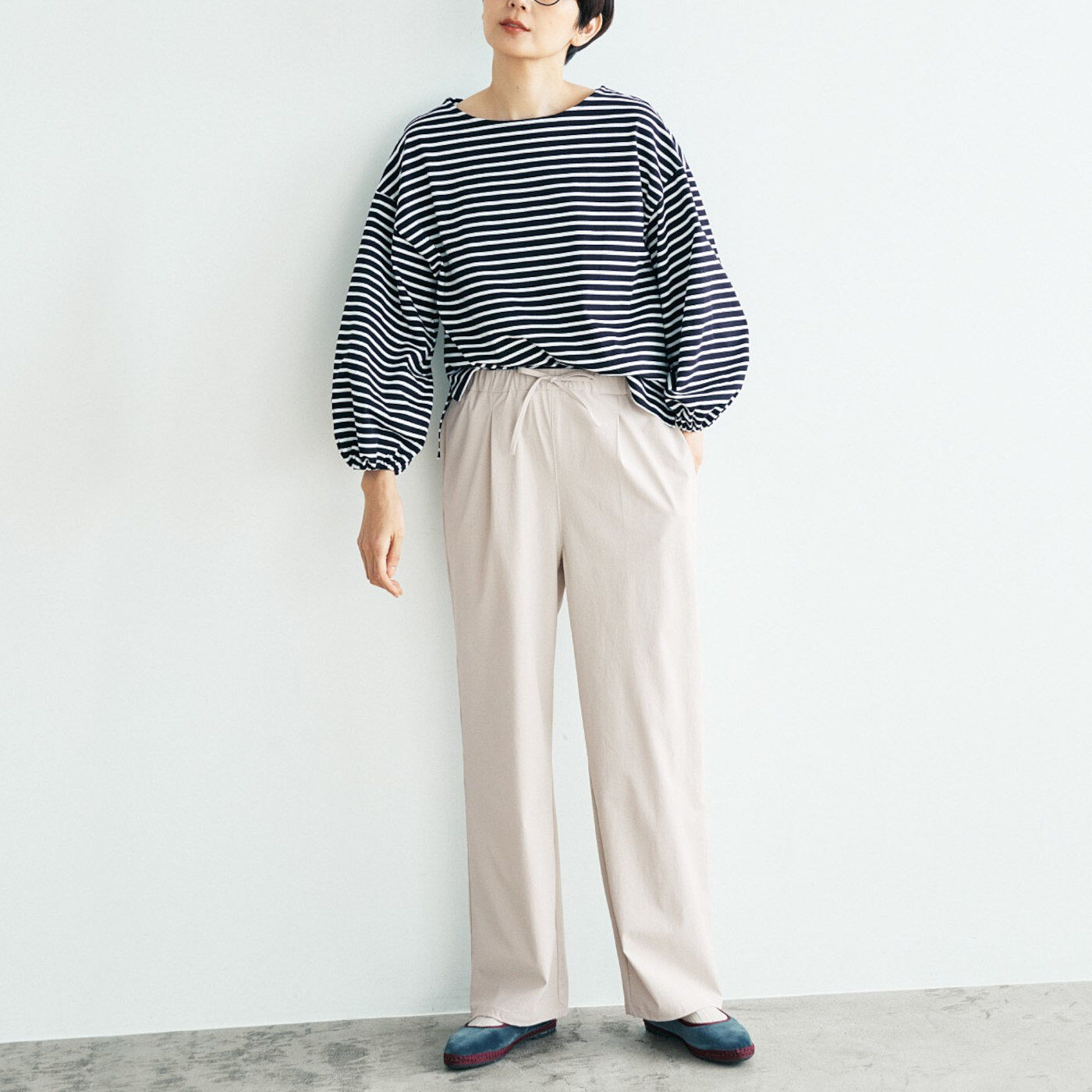 Real Stock|ラミプリュス　隠しメッシュでむれにくい！ やわらかストレッチ撥水（はっすい）生地のオトナきれいめパンツ〈ネイビー〉|これは参考画像です。お届けするカラーとは異なります。