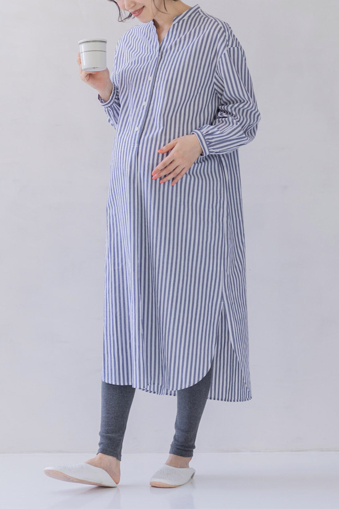 Real Stock|【3〜10日でお届け】Moredde　マタニティから産後も使える　ママによりそうワンピースパジャマ〈ブルーストライプ〉