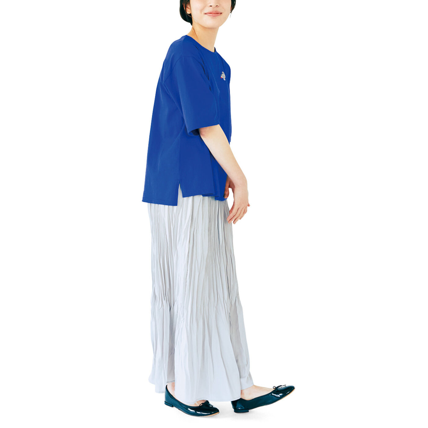 Real Stock|小鳥部　イラストレーター山口ちよ子さんとつくった まるでブローチをまとう 刺しゅうカットソートップス〈オウム〉|モデル身長165cm　Mサイズ着用　これは参考画像です。お届けするカラーとは異なります。