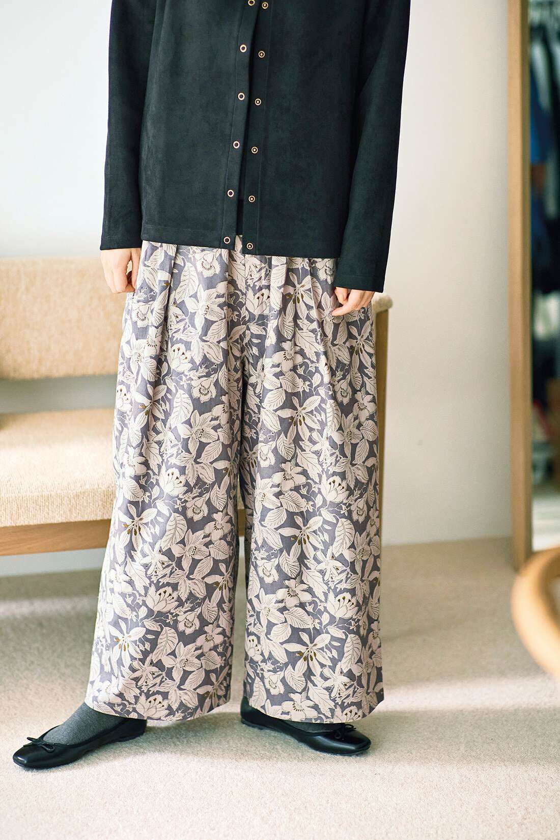 Real Stock|ａｎｄ　ｍｙｅｒａ　花まみれタックパンツ