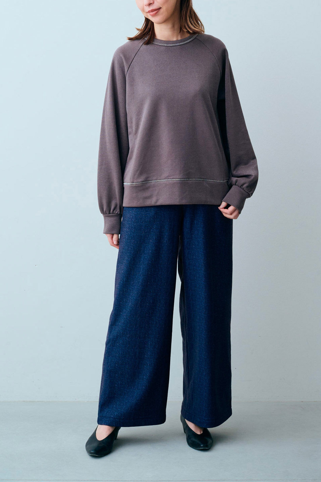 Real Stock|IEDIT[イディット]　光吸収発熱素材＆裏起毛でいつでも暖かな 美脚ストレッチワイドパンツ〈デニムライクネイビー〉|モデル身長：160cm　着用サイズ：M