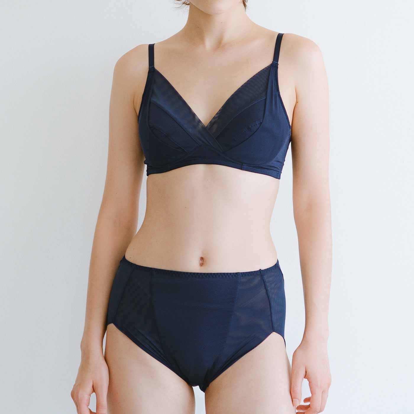 Real Stock|バストに沿って若胸印象 大人なシアーと光沢感で魅せる わき高ブラ＆ショーツ〈ライトリバーブルー〉|これは参考画像です。お届けするカラーとは異なります。