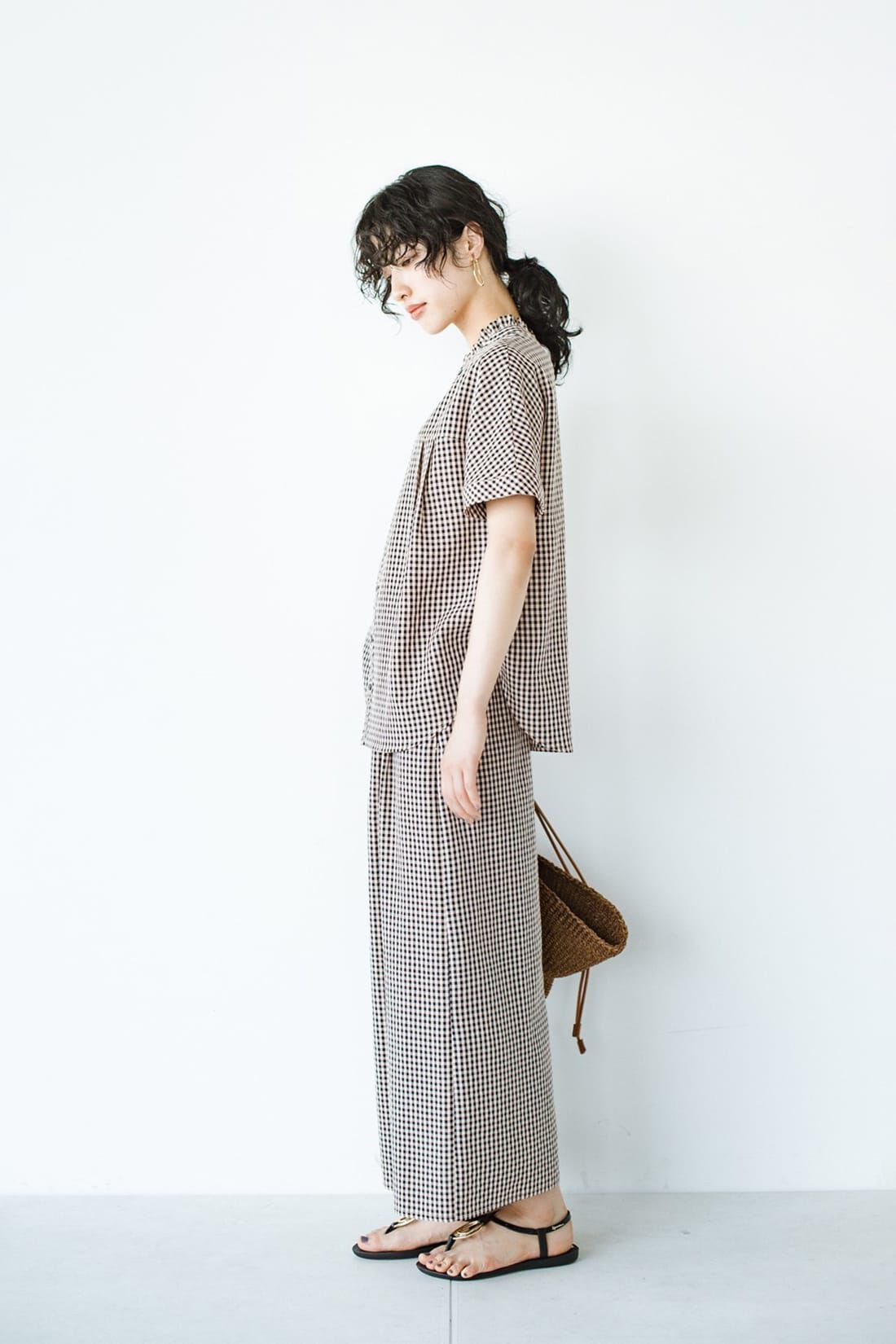 Real Stock|ｈａｃｏ！ 普段にも旅行にも ときめきや思い出を２段階上乗せするＴＷＯ−ＰＩＥＣＥ ｂｙ ＬＯＶＥ＆ＰＥＡＣＥ ＰＲＯＪＥＣＴ〈ベージュ〉