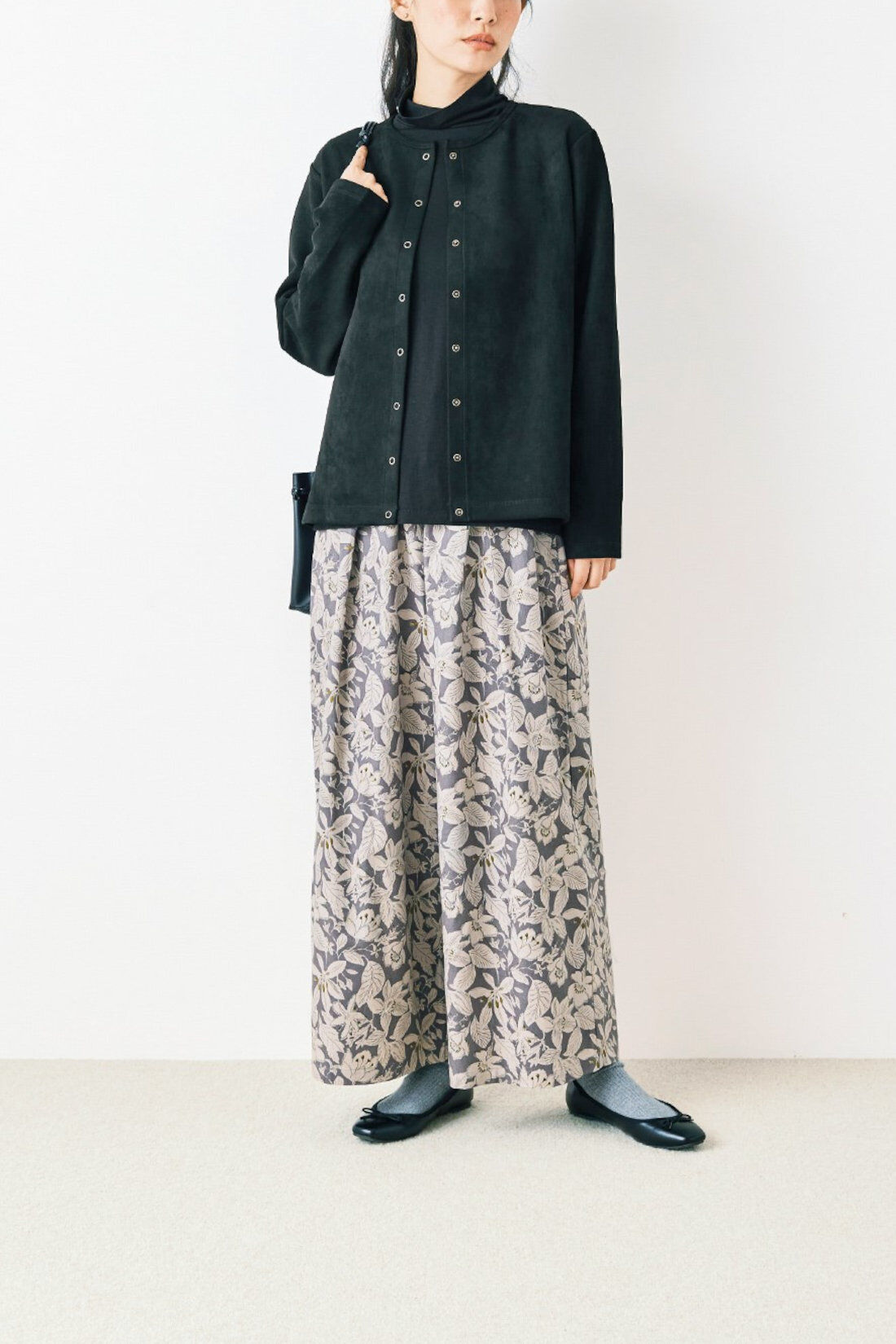 Real Stock|ａｎｄ　ｍｙｅｒａ　花まみれタックパンツ