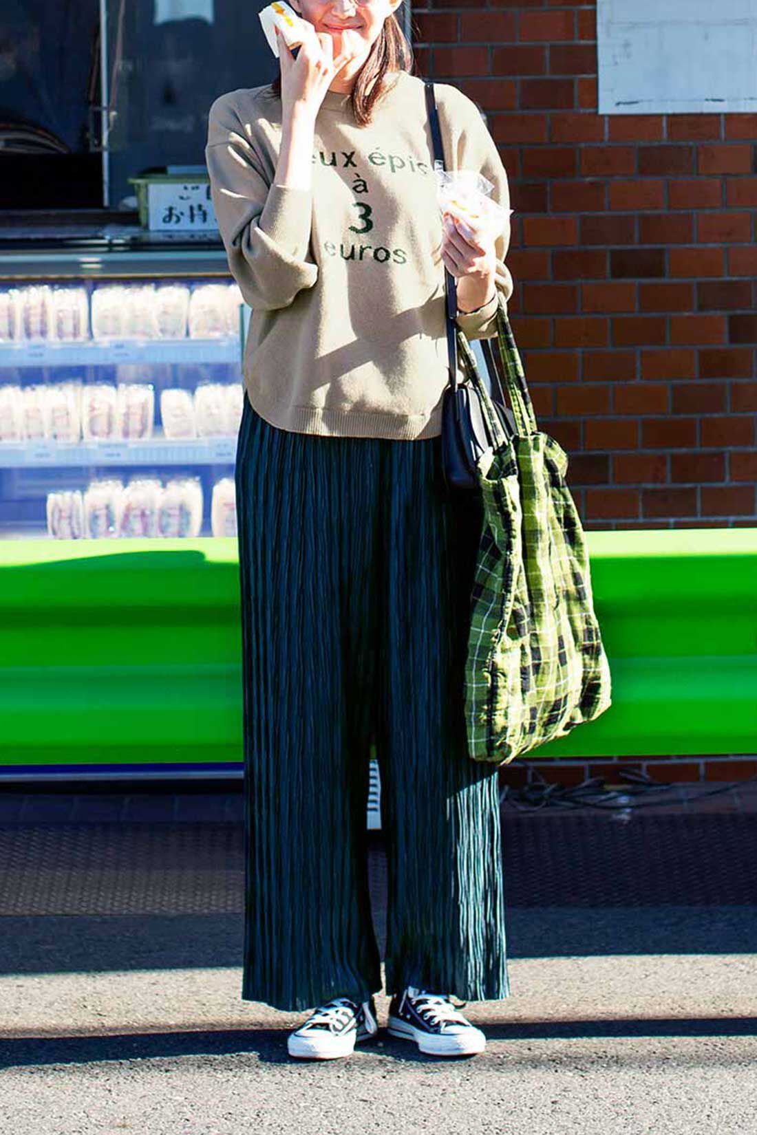 Real Stock|リブ イン コンフォート　驚くほどのらくちんさ！ ほどよくきれいに見える プリーツパンツ〈ブルーグリーン〉