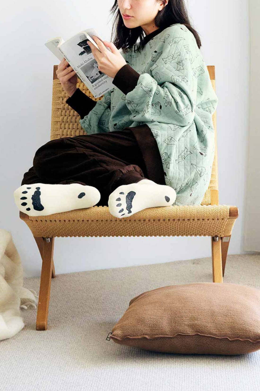 Real Stock|旭山動物園・ボルネオの森応援商品　リブ イン コンフォート ホッキョクグマの肉球柄のあたたかソックス〈アイボリー〉