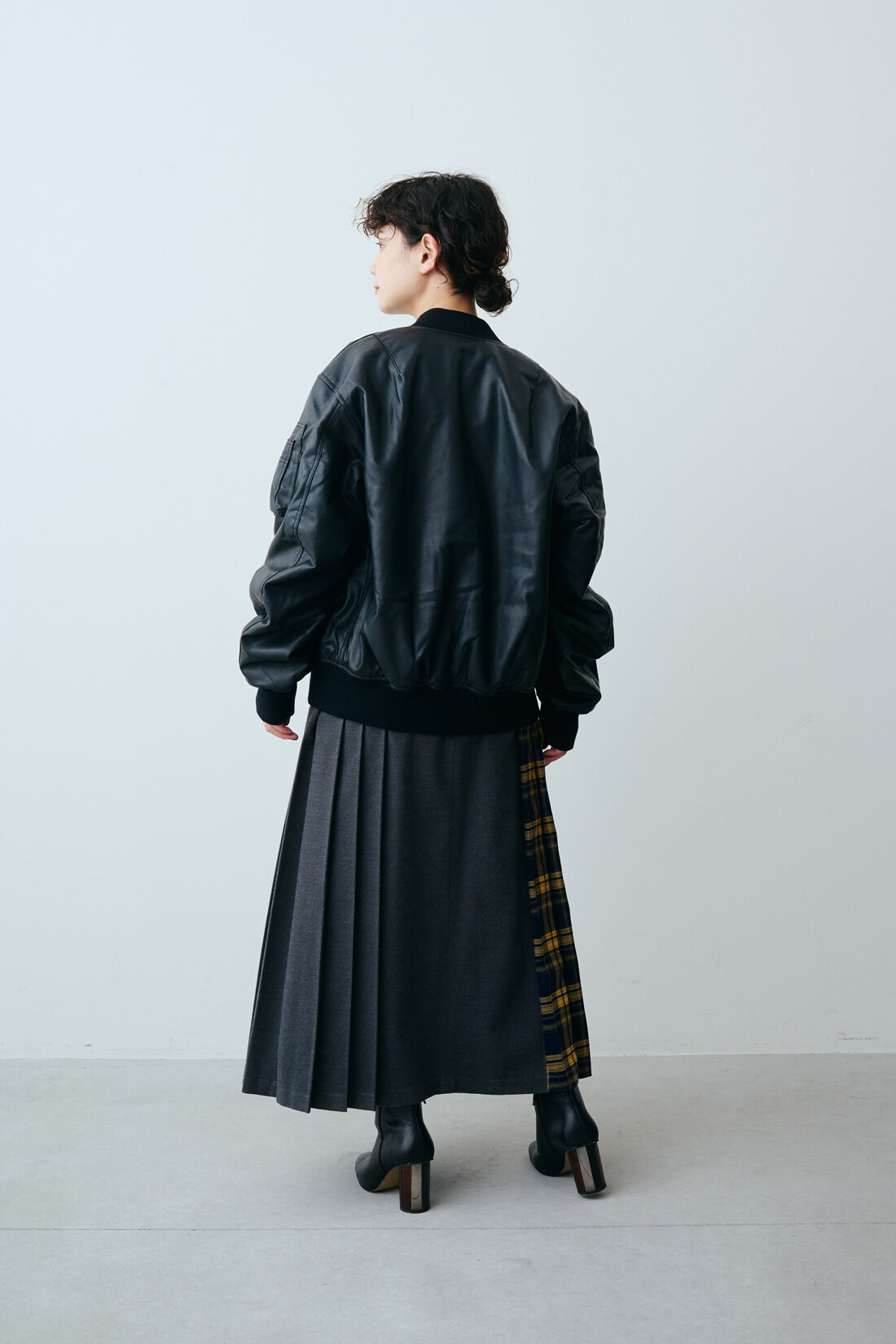 Real Stock|MEDE19F 〈SELECT〉【Alpha Industries】フェイクレザー MA-1|1.ブラック　モデル身長：157cm