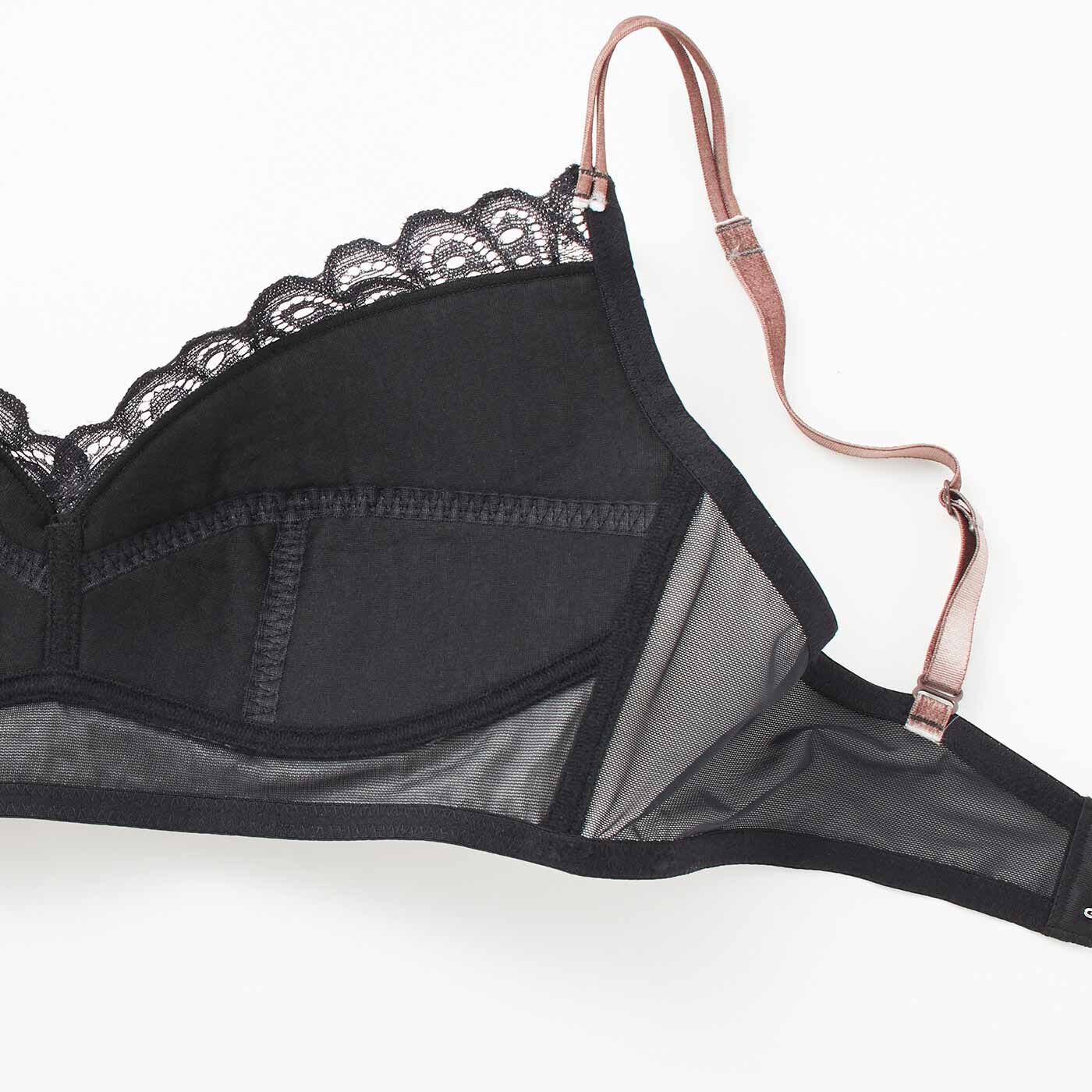 Real Stock|迷える大人に黒の魔法 遊び心と個性を宿した ノンワイヤーブラ＆ショーツ〈サテンブラック〉|カップ裏