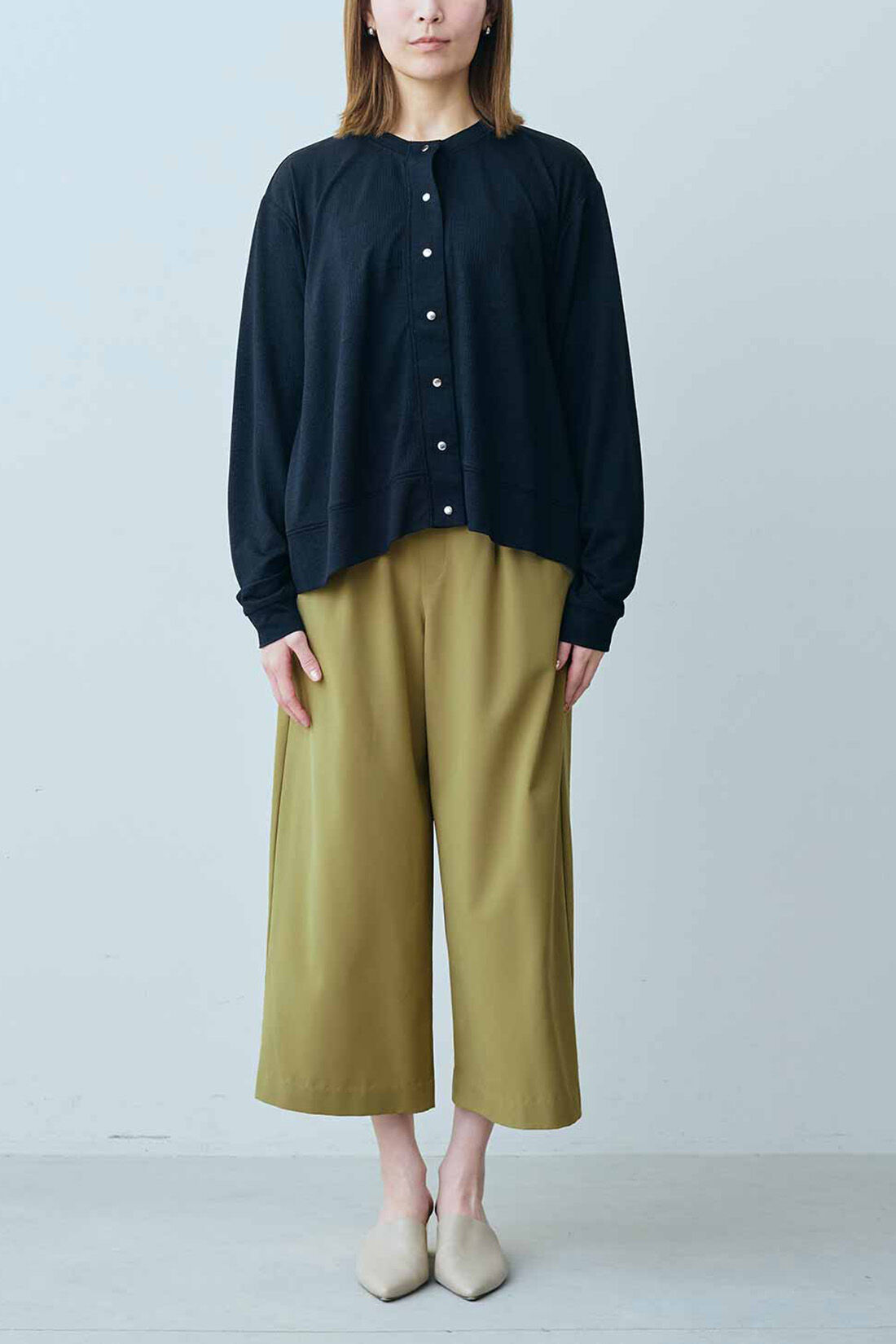 Real Stock|IEDIT[イディット]　UVカット・接触冷感・撥水（はっすい）加工がうれしい エアノビ涼やかきれい見えワイドパンツ〈カーキ〉|モデル身長：164cm　着用サイズ：M