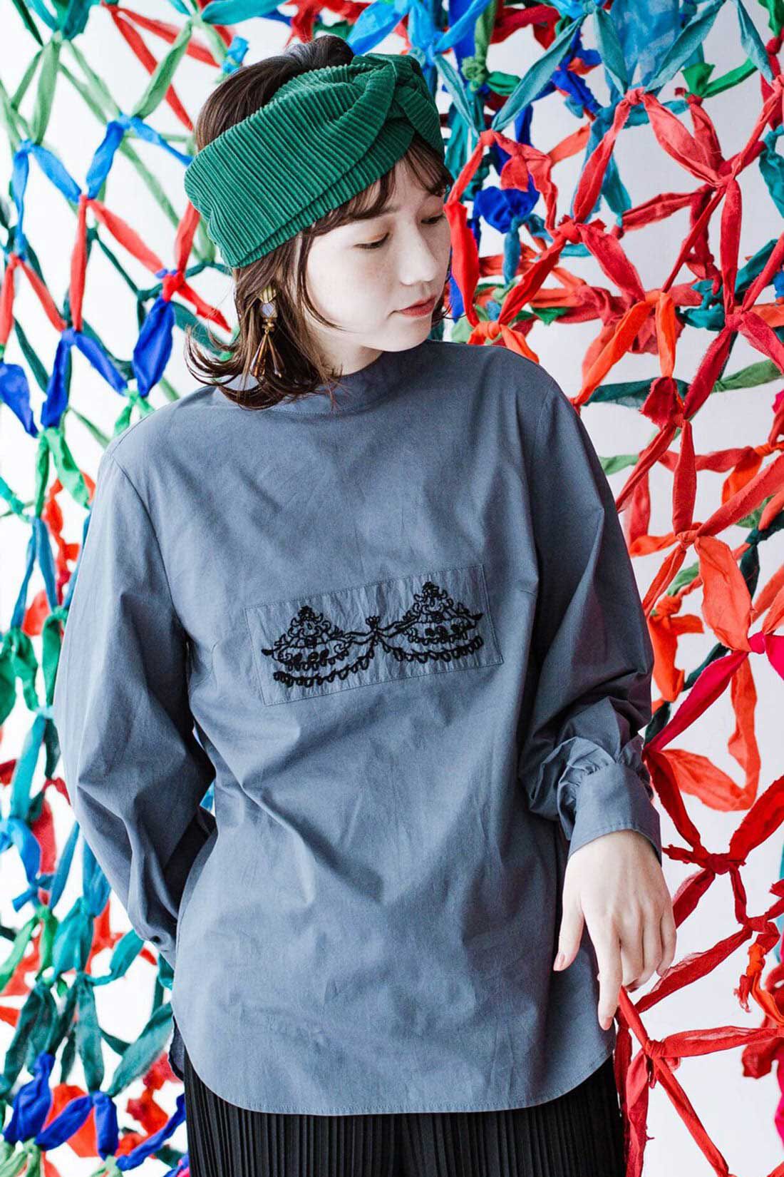 Real Stock|ｈａｃｏ！　上品な刺繍がまるでレースのよう　オーガニックコットンの袖ぽんわりブラウス　ｆｒｏｍ　Ｓｔｉｔｃｈ　ｂｙ　Ｓｔｉｔｃｈ〈グレイッシュブルー〉