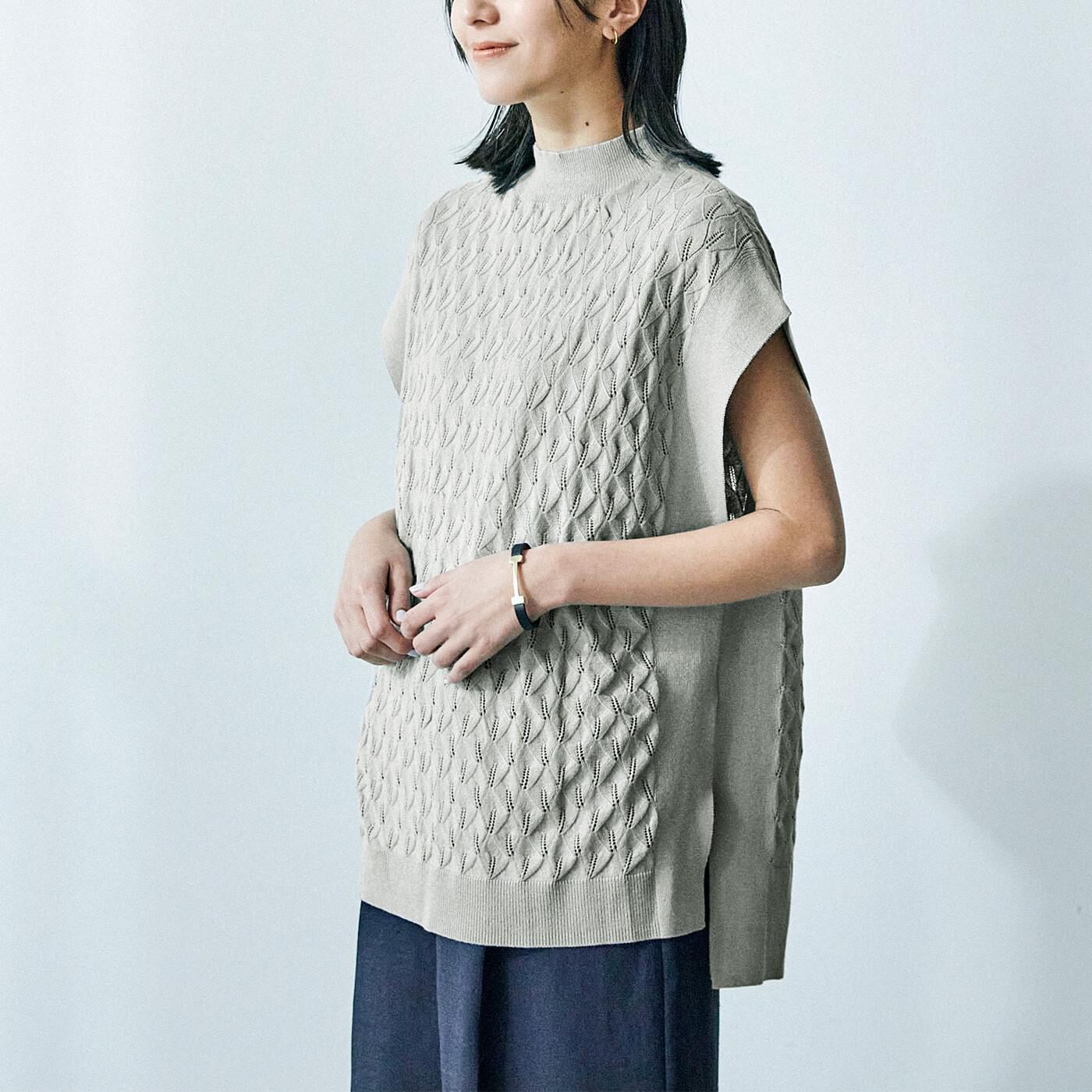 Real Stock|el:ment　リーフの透かし編みで風通る　コットン100％で軽やか　ハイネックニットベスト〈シルバーグレー〉|タンクトップと合わせて、夏のコーディネートにも。
