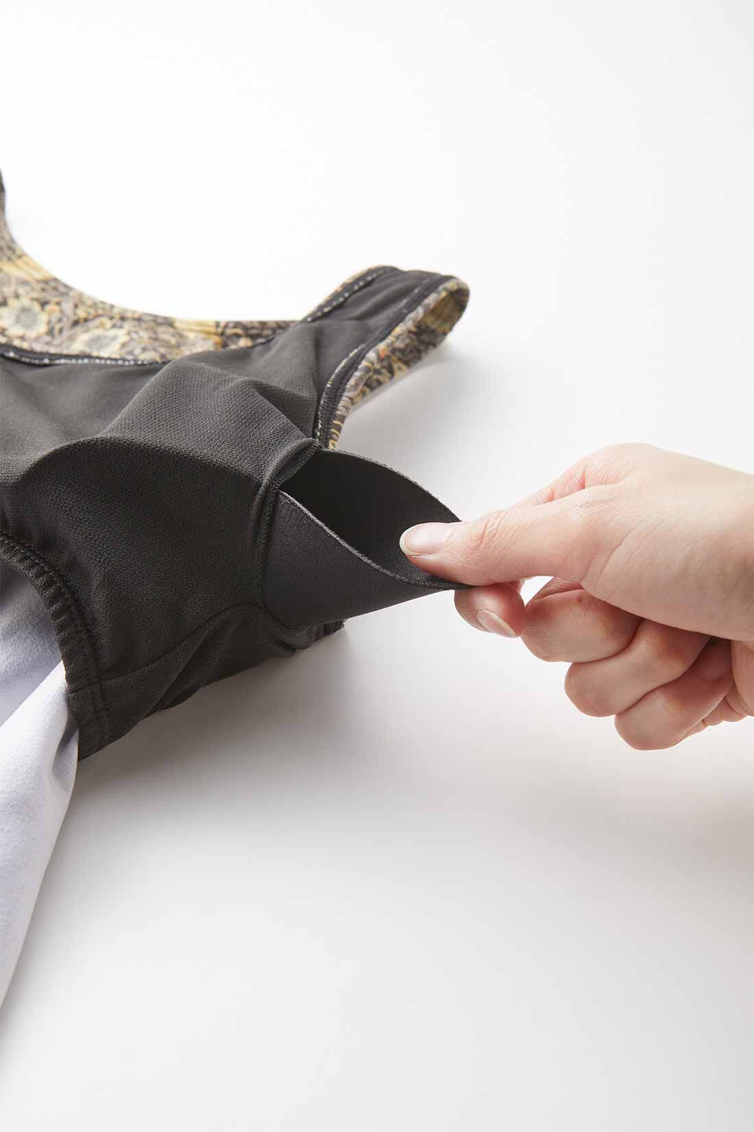 Real Stock|【3～10日でお届け】リブ　イン　コンフォート　大人モリスの世界「いちご泥棒」柄を秘めた優美な水着セット〈ブラウン〉|パッド付き。お手持ちのパッドも入れられます。