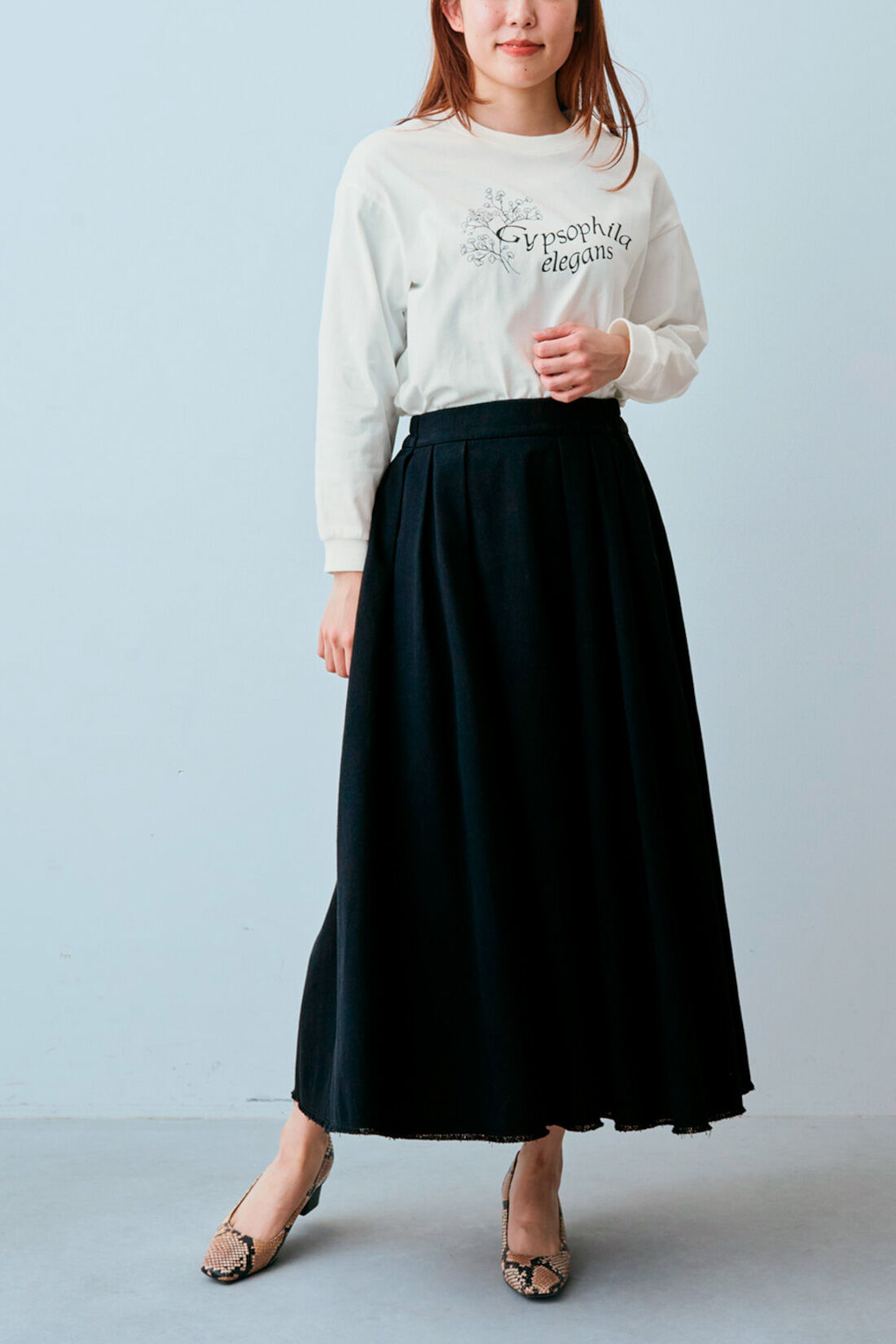Real Stock|Live love cotton（R）プロジェクト IEDIT[イディット]　大人のためのモノトーンフラワーロゴプリントTシャツ〈カスミ草〉|モデル身長：165cm　着用サイズ：M　