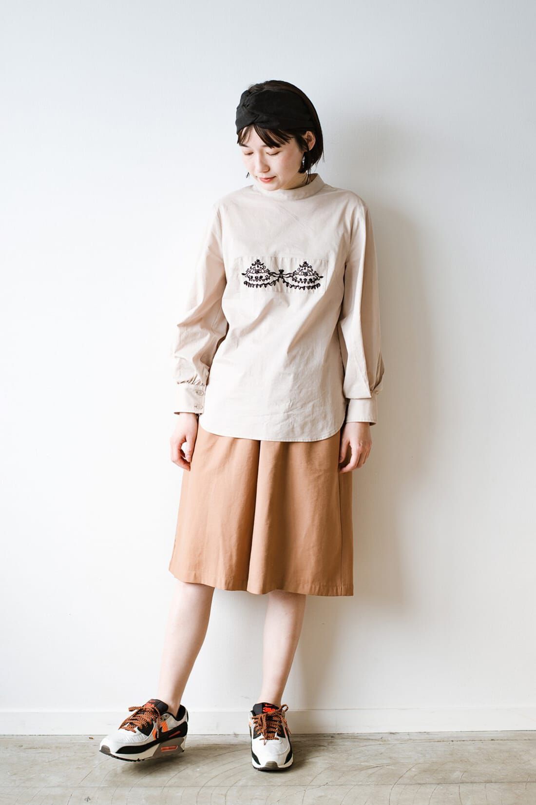 Real Stock|ｈａｃｏ！　上品な刺繍がまるでレースのよう　オーガニックコットンの袖ぽんわりブラウス　ｆｒｏｍ　Ｓｔｉｔｃｈ　ｂｙ　Ｓｔｉｔｃｈ〈ベージュ〉