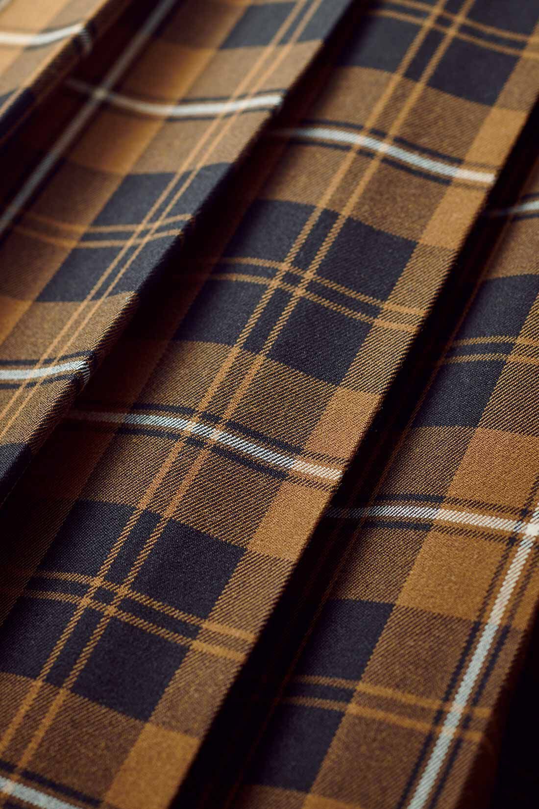 Real Stock|THREE FIFTY STANDARD　Peter MacArthur ブラウンチェックのプリーツスカート|こっくりとした色味のブラウンカラーに、ブラックとホワイトのラインが交差した、シックな配色です。