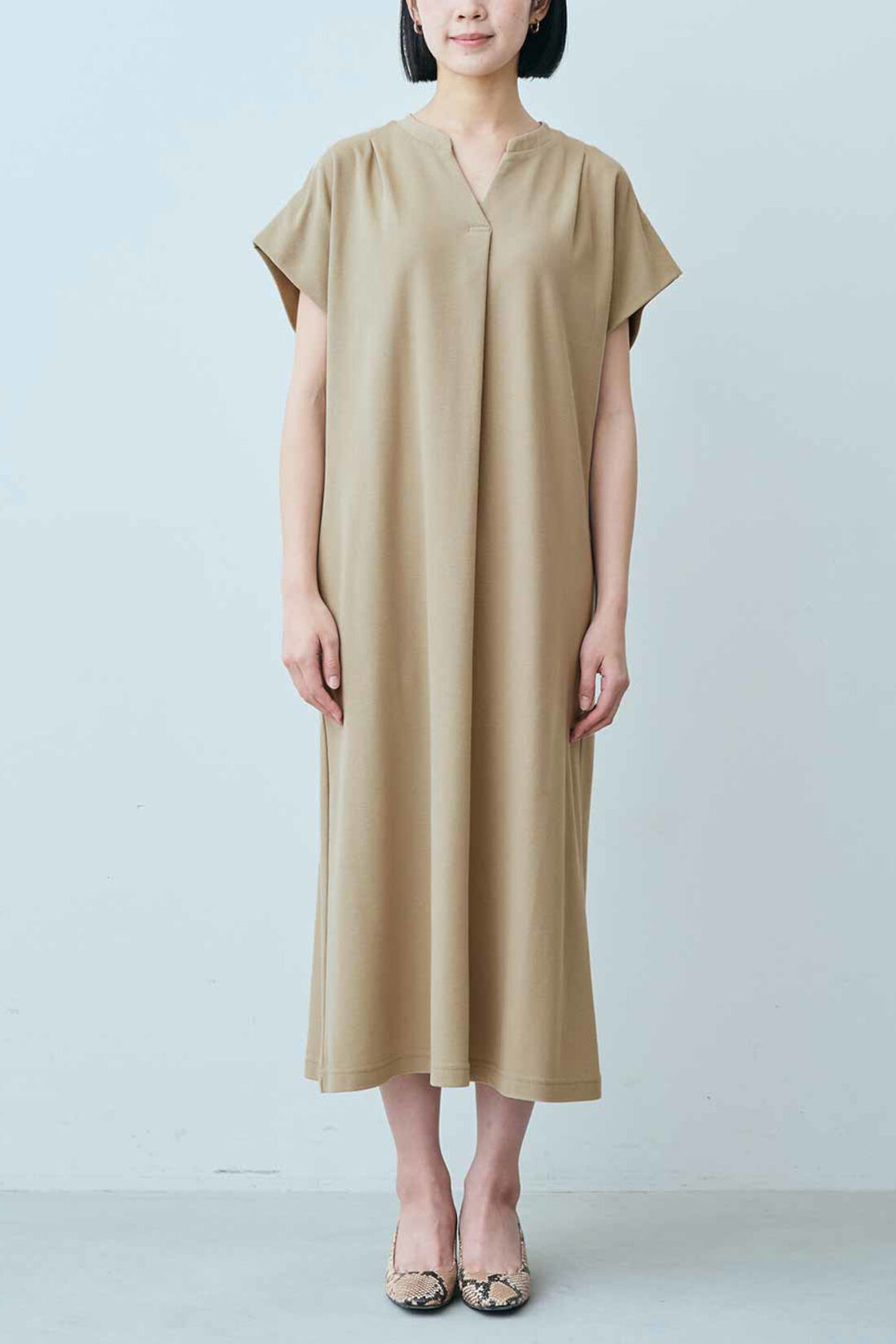 Real Stock|IEDIT[イディット]　抗菌防臭・吸汗速乾・接触冷感・UVケア フレンチスリーブわきシェード かのこカットソーワンピース〈グレイッシュネイビー〉|モデル身長：164cm　着用サイズ：M　これは参考画像です。お届けするカラーとは異なります。