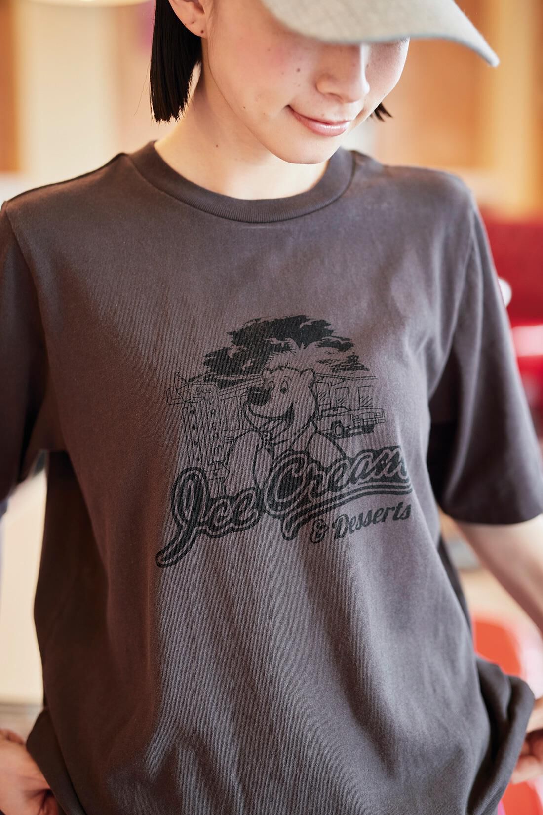 Sunny clouds so-co|サニークラウズ　アイス好きなTシャツ〈レディース〉〈チャコール〉|これ一枚で着こなしがこなれた表情になるオリジナルプリント。