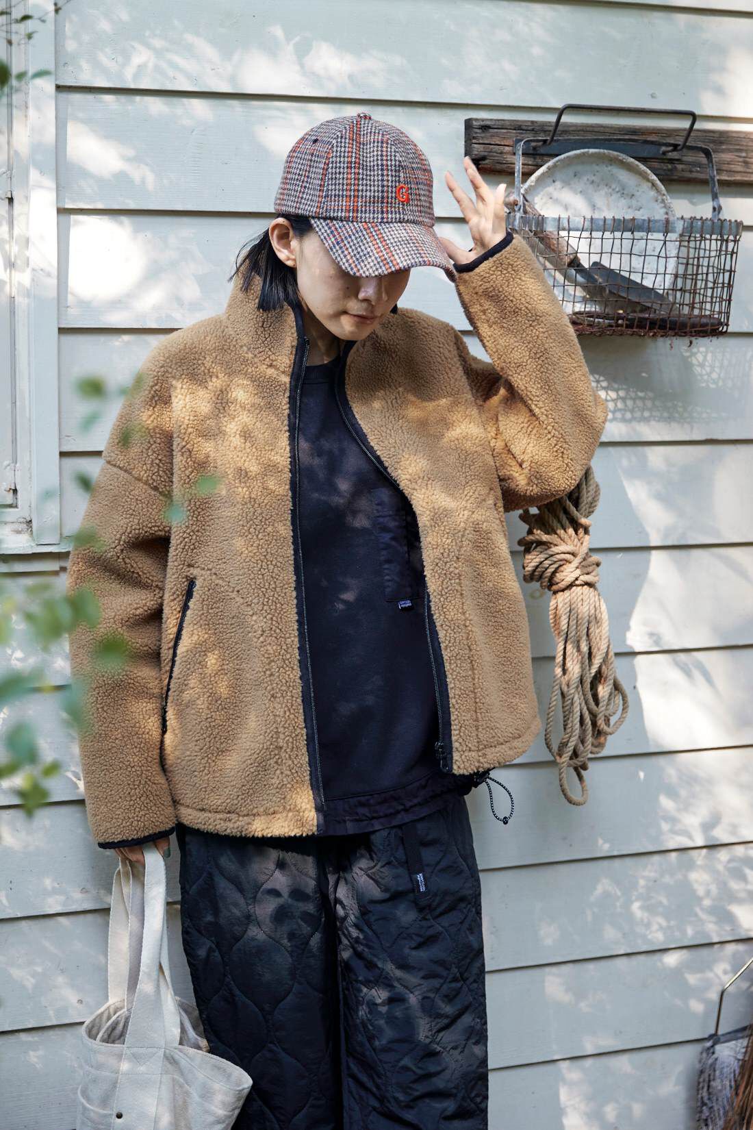 Sunny clouds so-co|サニークラウズ　ムートンボアのジャケット＜レディース＞モカベージュ|濃いめのベージュがムートンボアの暖かな風合いにマッチした、ふだん使いにぴったりのジャケット。