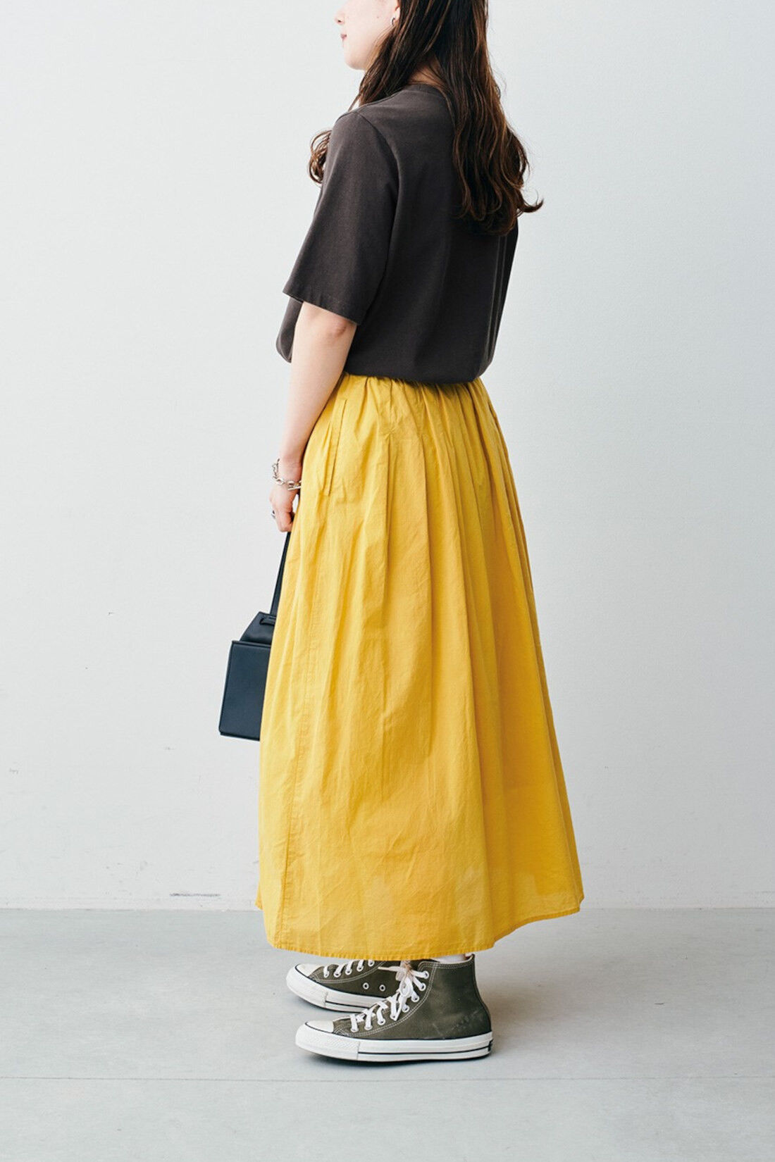 Sunny clouds so-co|サニークラウズ　アイス好きなTシャツ〈レディース〉〈チャコール〉|モデル身長：161cm　着用サイズ：M